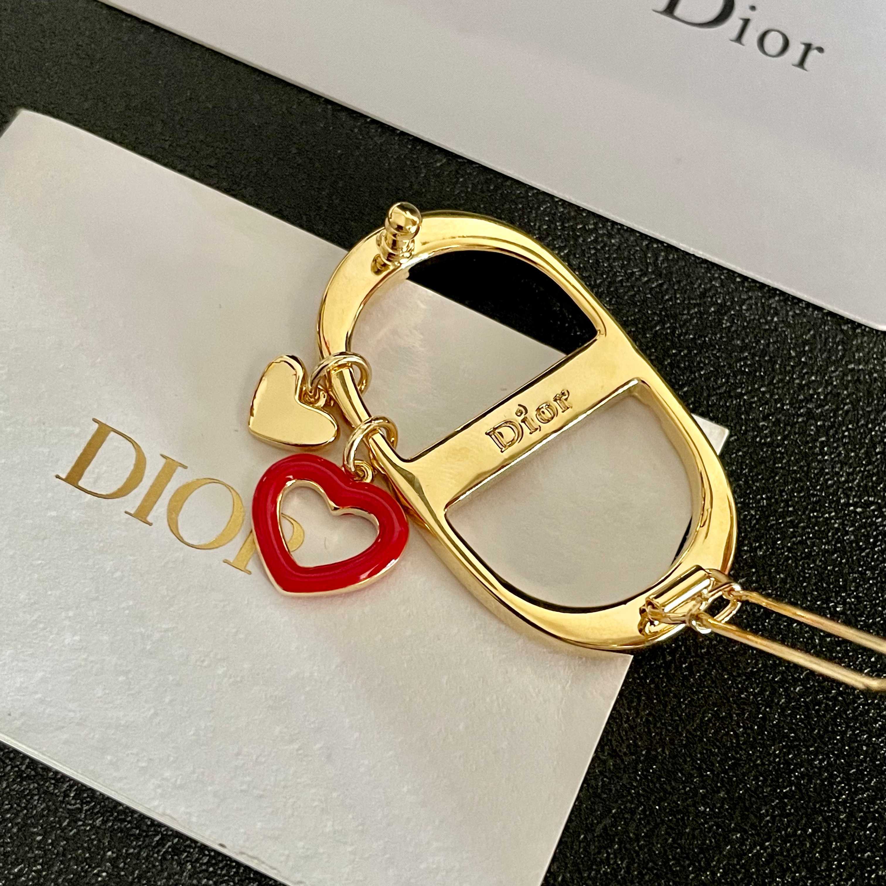 新品❗☀原单货 ☀2026新款DIOR迪奥字母爱心💗CD复古发夹☀专柜一致黄铜材质 超级有质感超.