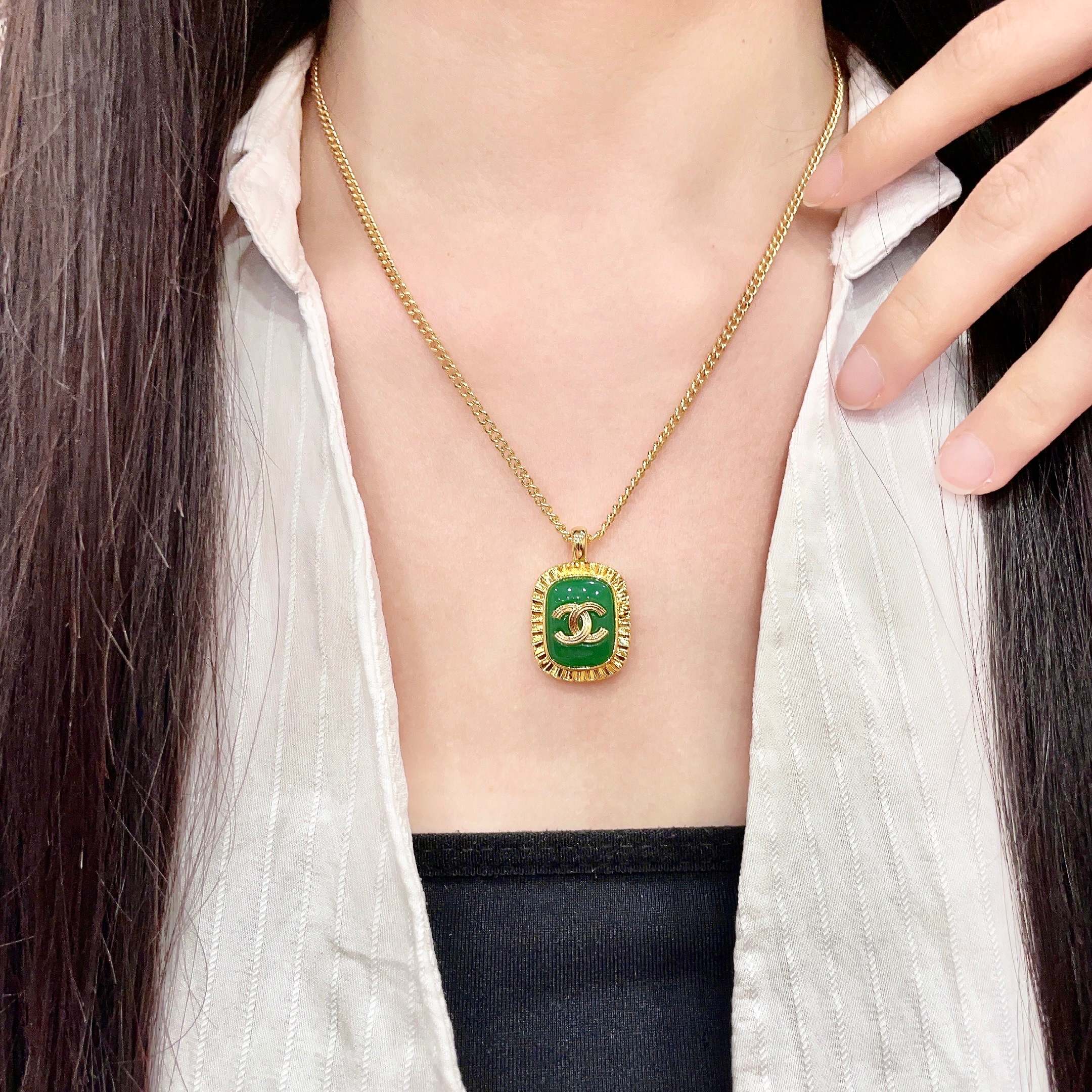 Chanel香奈儿 中古 字母项链👀小香家的款式真心无需多介绍😘🎶每一款都超好看，精致大方，非常显气质.