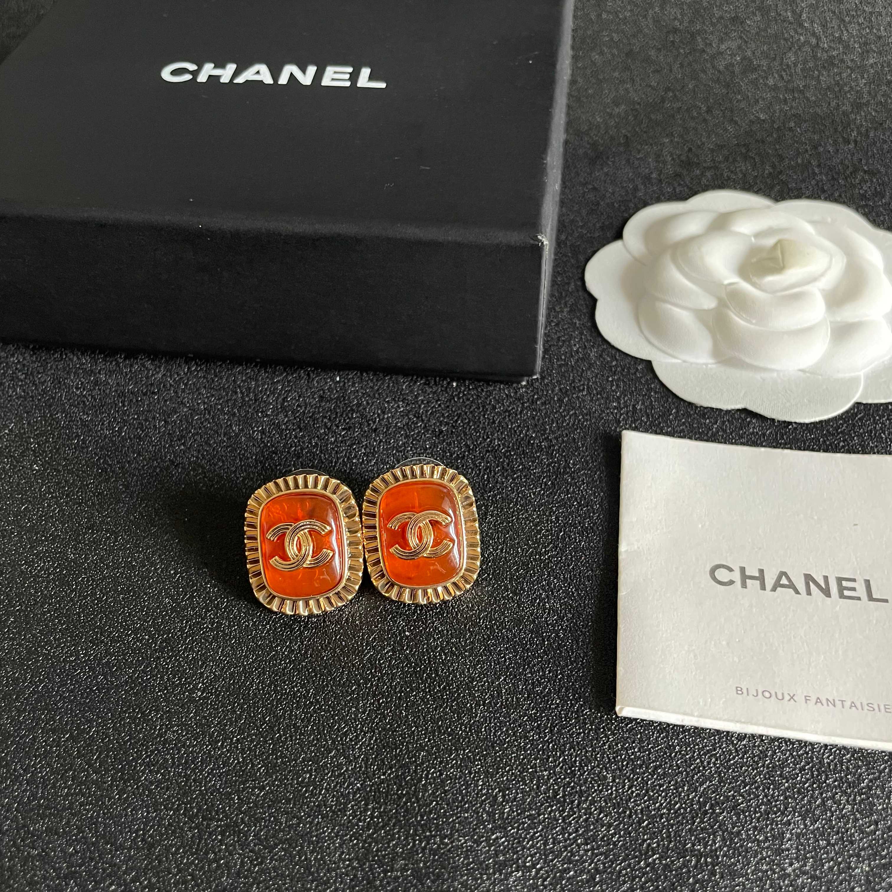 Chanel香奈儿 中古 耳钉👀小香家的款式真心无需多介绍😘🎶每一款都超好看，精致大方，非常显气质
