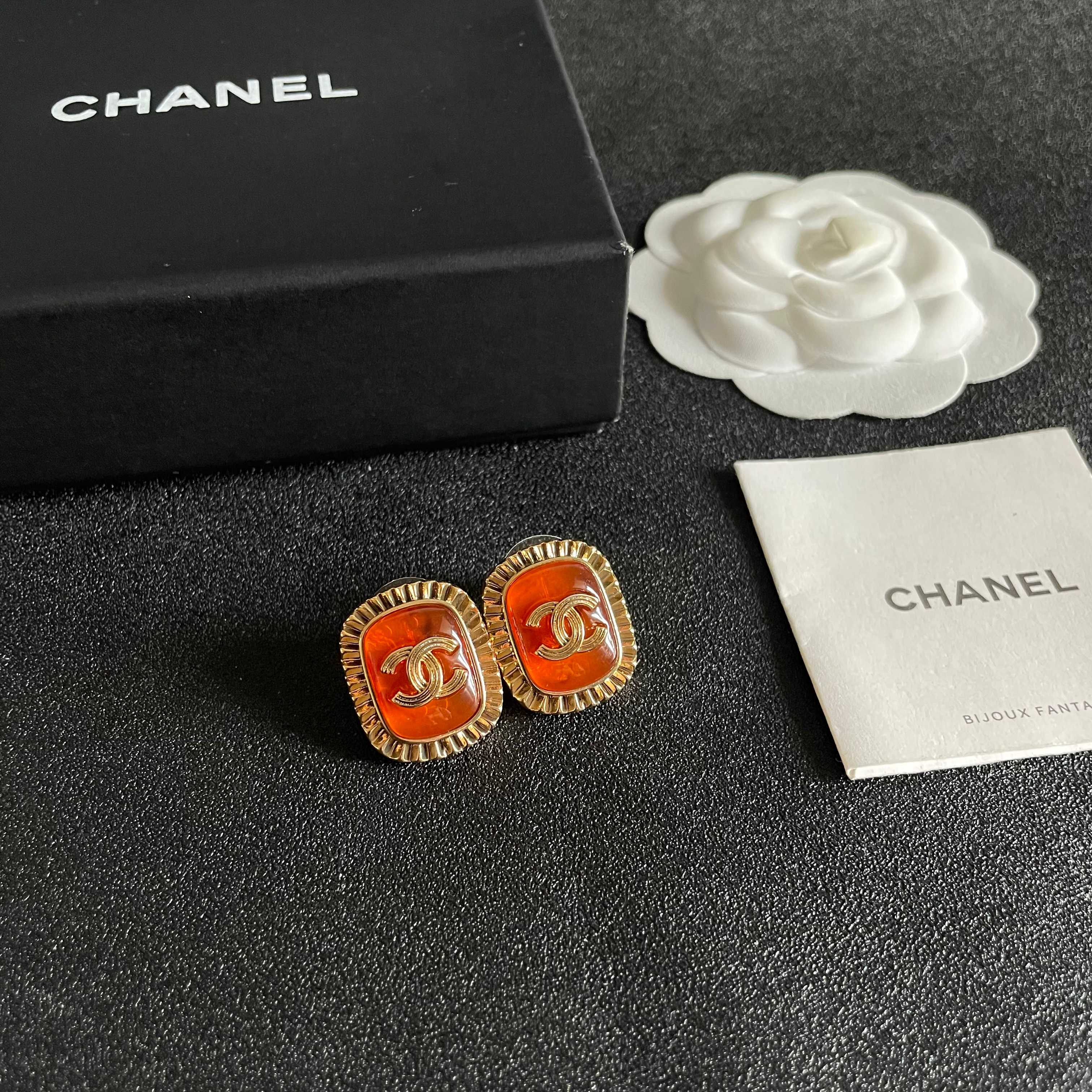 Chanel香奈儿 中古 耳钉👀小香家的款式真心无需多介绍😘🎶每一款都超好看，精致大方，非常显气质