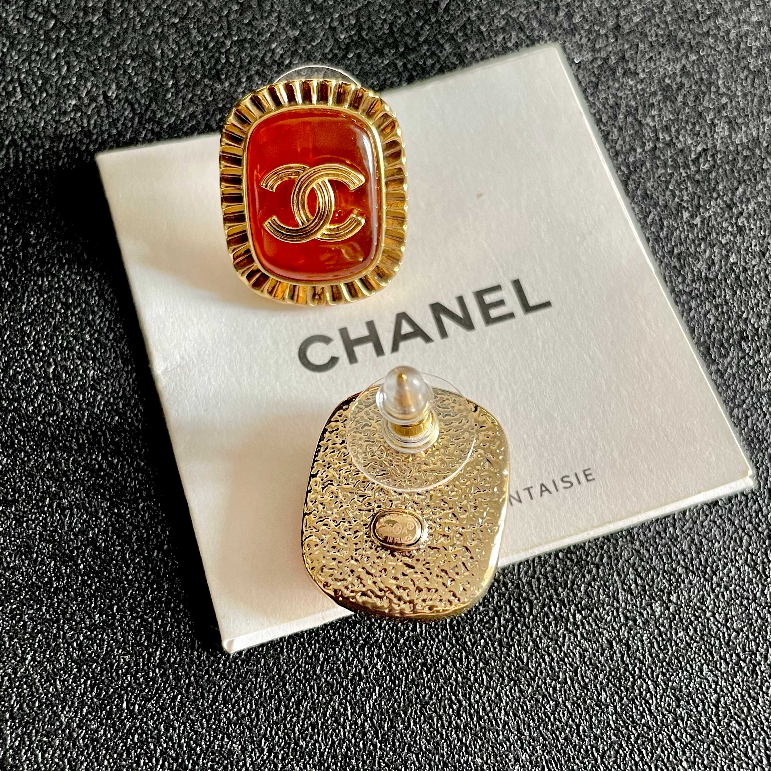 Chanel香奈儿 中古 耳钉👀小香家的款式真心无需多介绍😘🎶每一款都超好看，精致大方，非常显气质