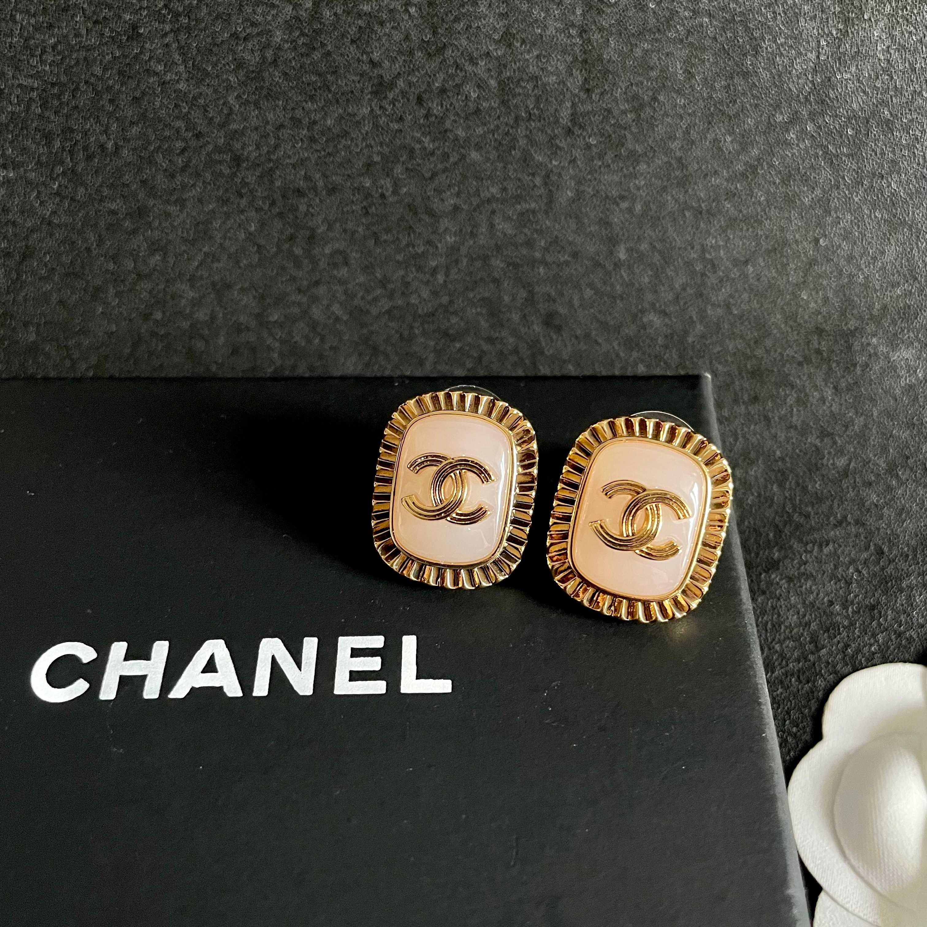 Chanel香奈儿 中古 耳钉👀小香家的款式真心无需多介绍😘🎶每一款都超好看，精致大方，非常显气质