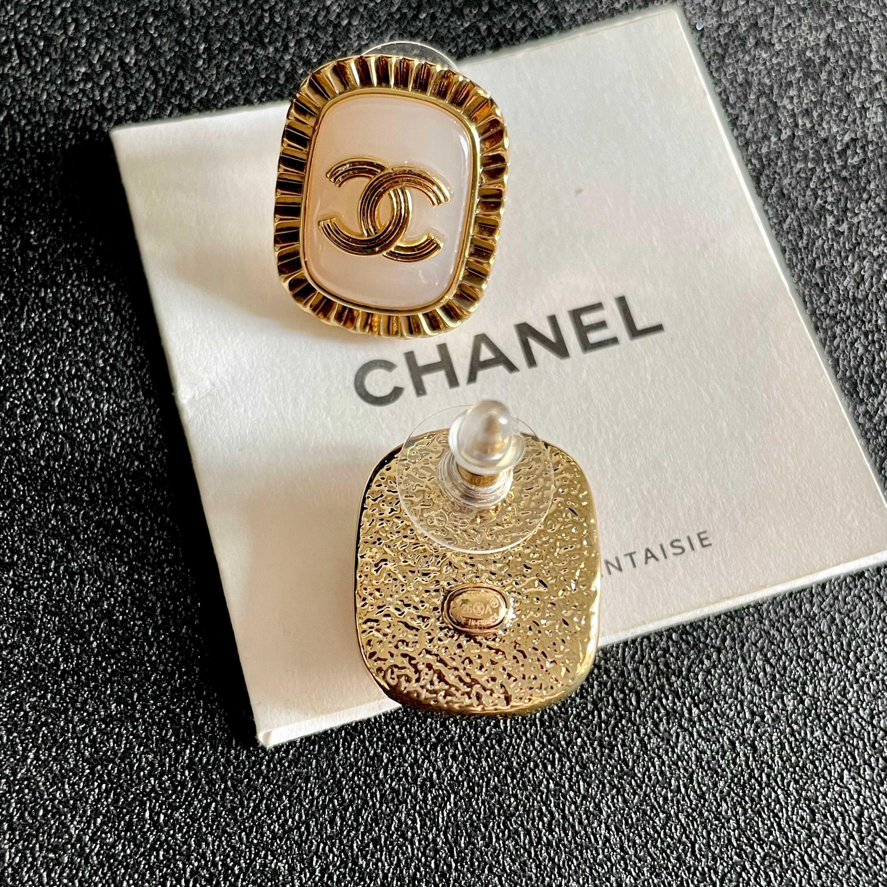 Chanel香奈儿 中古 耳钉👀小香家的款式真心无需多介绍😘🎶每一款都超好看，精致大方，非常显气质