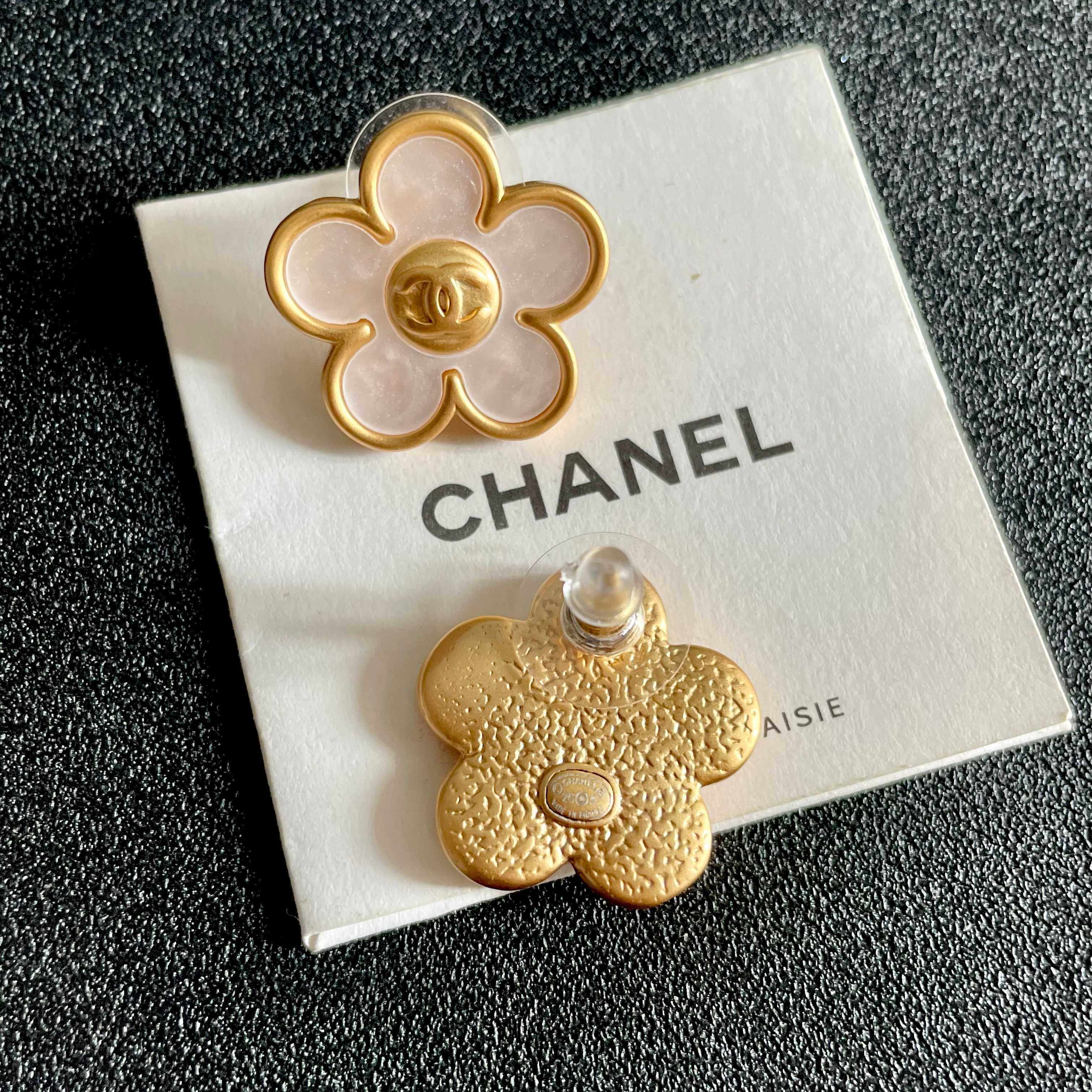Chanel香奈儿 中古 耳钉👀小香家的款式真心无需多介绍😘🎶每一款都超好看，精致大方，非常显气质