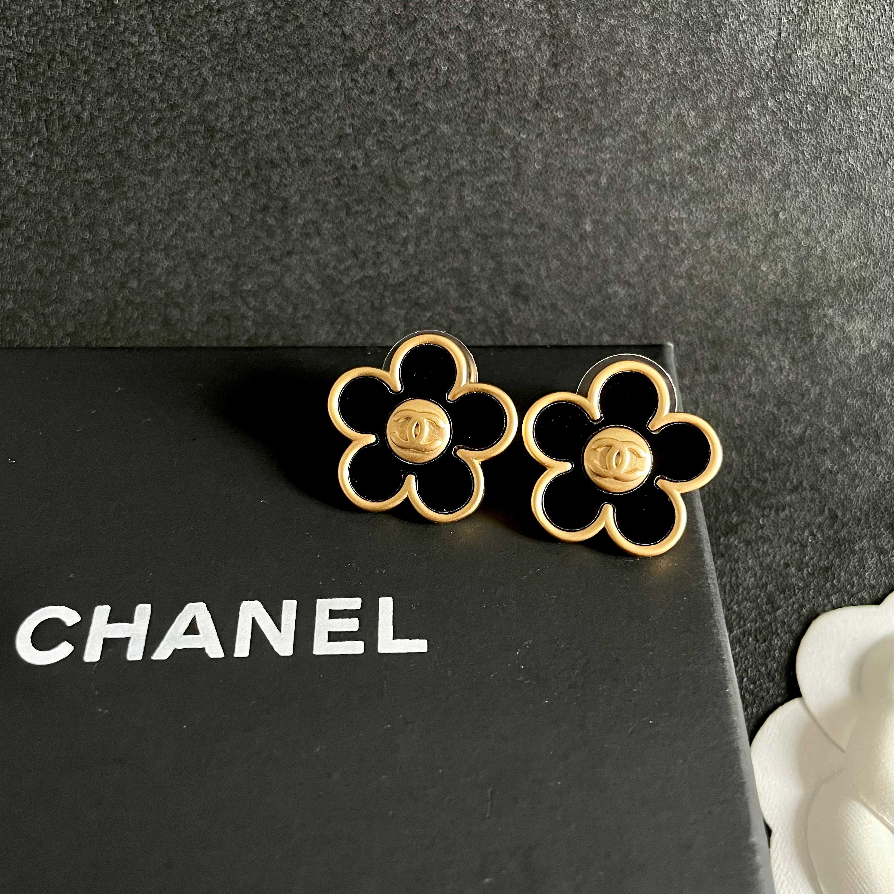 Chanel香奈儿 中古 耳钉👀小香家的款式真心无需多介绍😘🎶每一款都超好看，精致大方，非常显气质