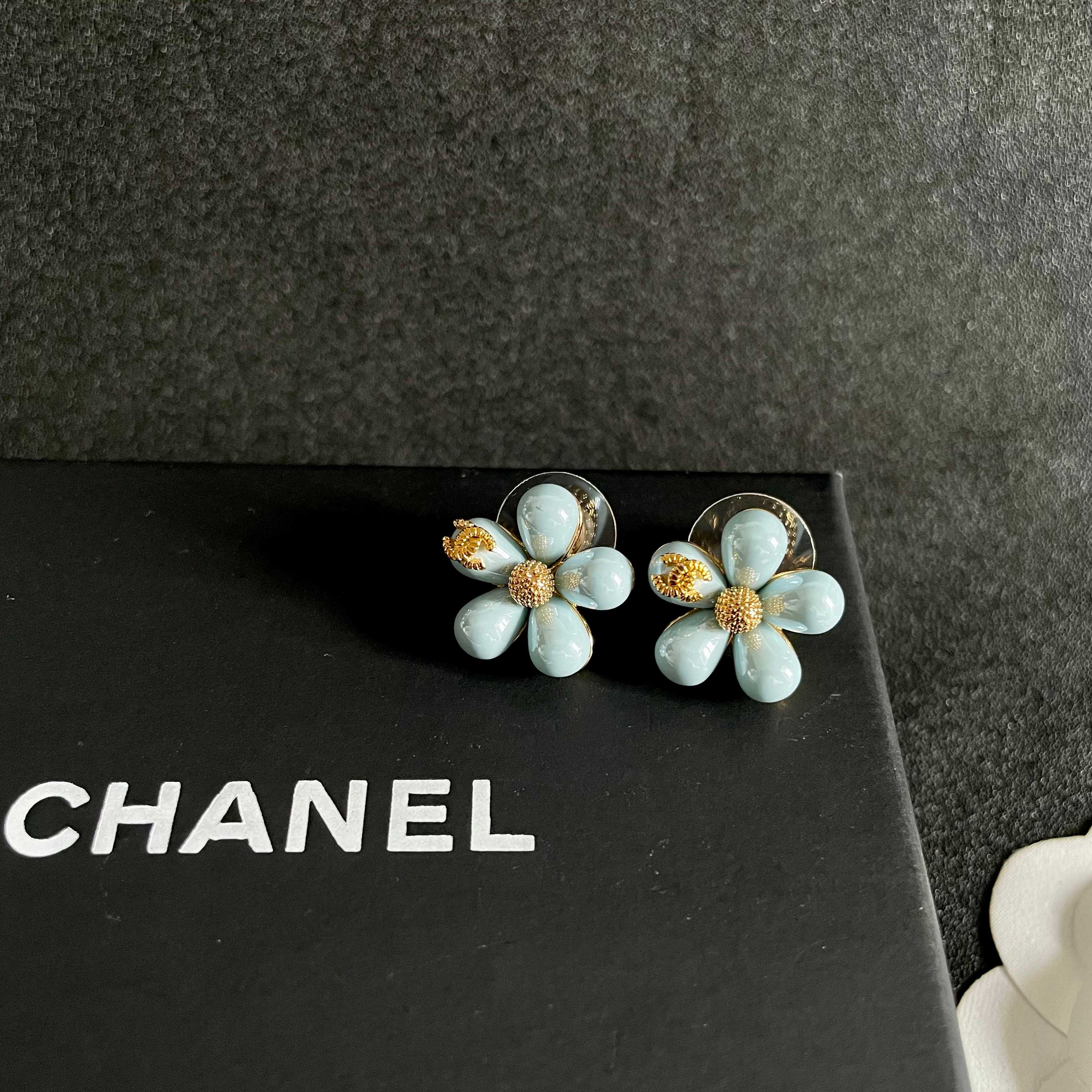 Chanel香奈儿 中古 耳钉👀小香家的款式真心无需多介绍😘🎶每一款都超好看，精致大方，非常显气质