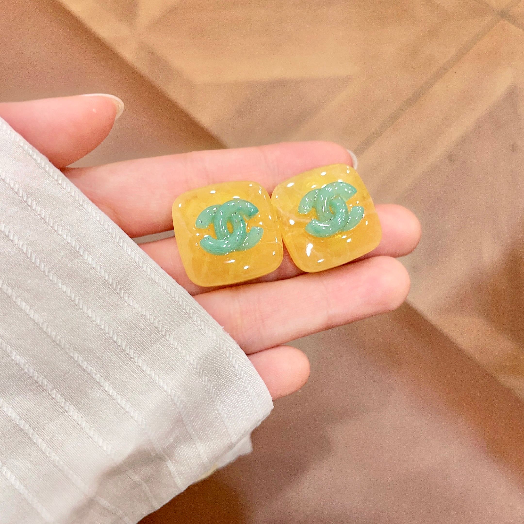 Chanel香奈儿 中古 耳钉👀小香家的款式真心无需多介绍😘🎶每一款都超好看，精致大方，非常显气质