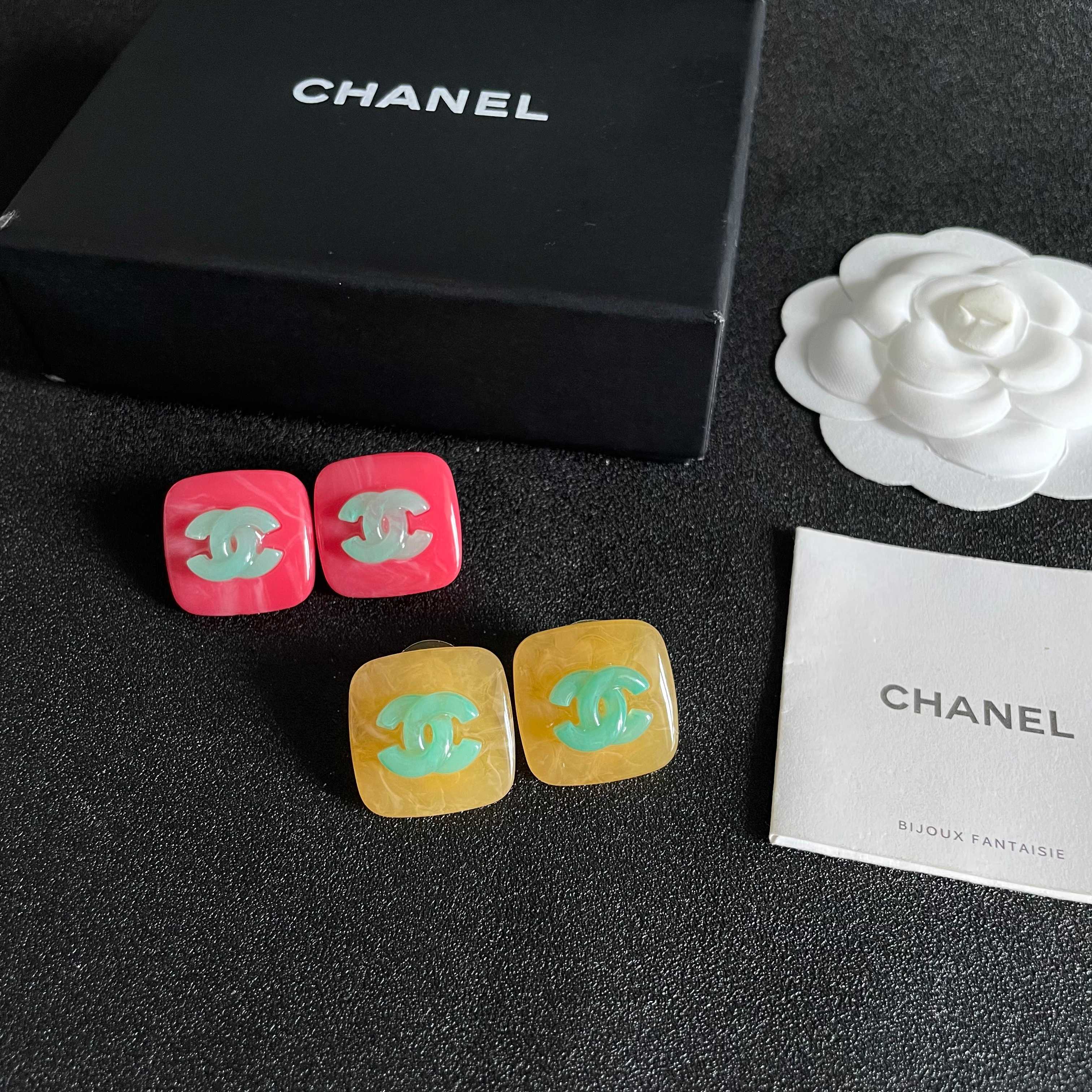 Chanel香奈儿 中古 耳钉👀小香家的款式真心无需多介绍😘🎶每一款都超好看，精致大方，非常显气质