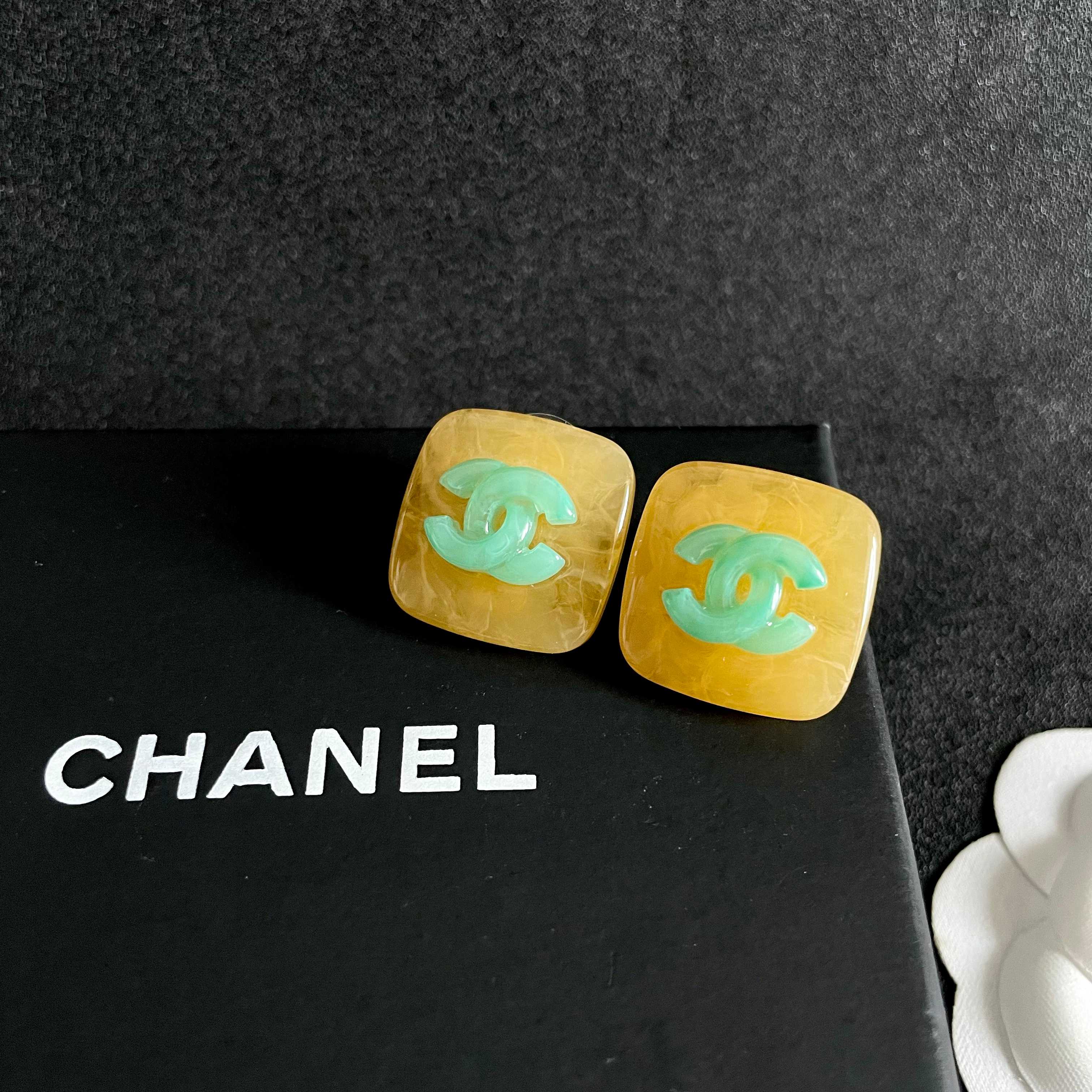Chanel香奈儿 中古 耳钉👀小香家的款式真心无需多介绍😘🎶每一款都超好看，精致大方，非常显气质