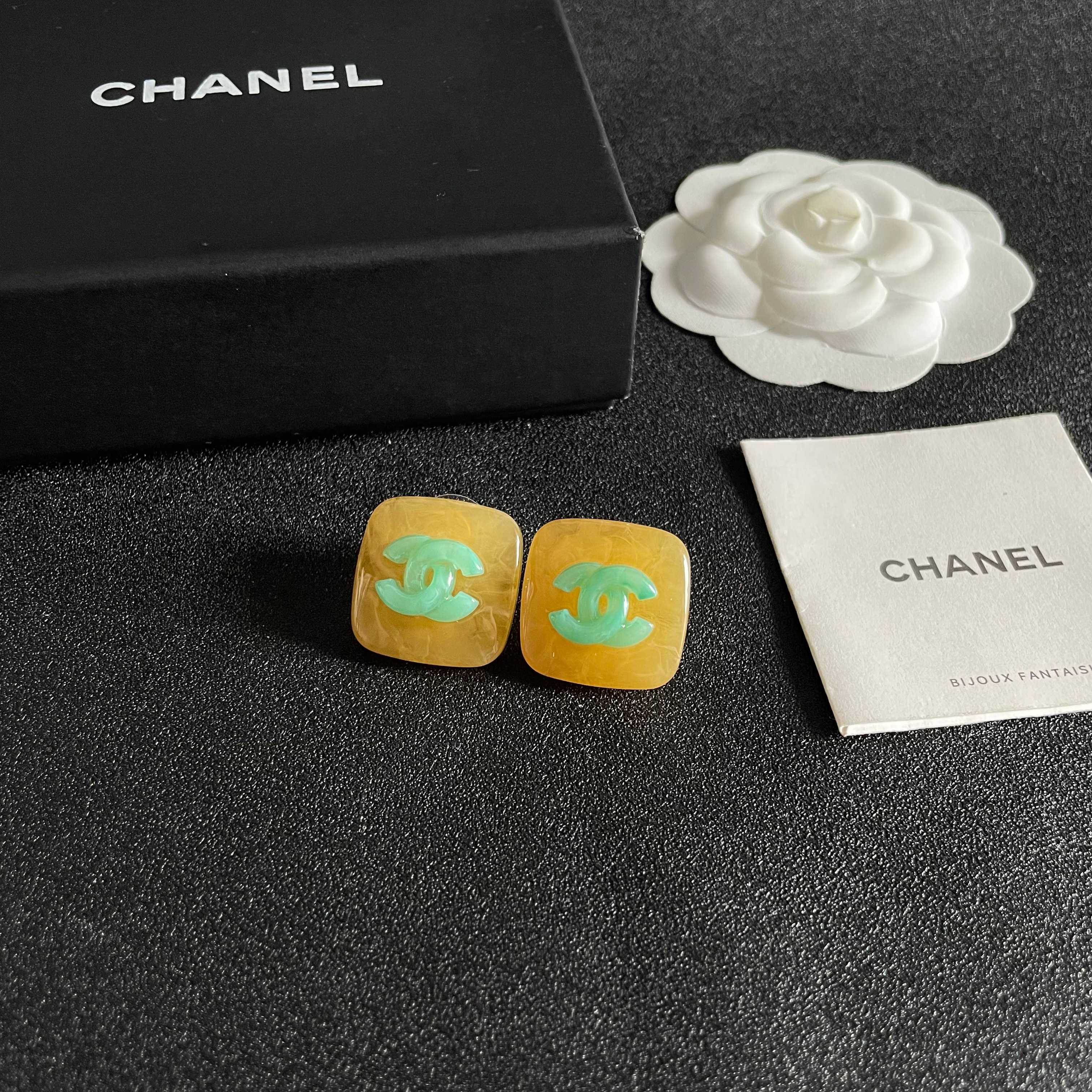Chanel香奈儿 中古 耳钉👀小香家的款式真心无需多介绍😘🎶每一款都超好看，精致大方，非常显气质
