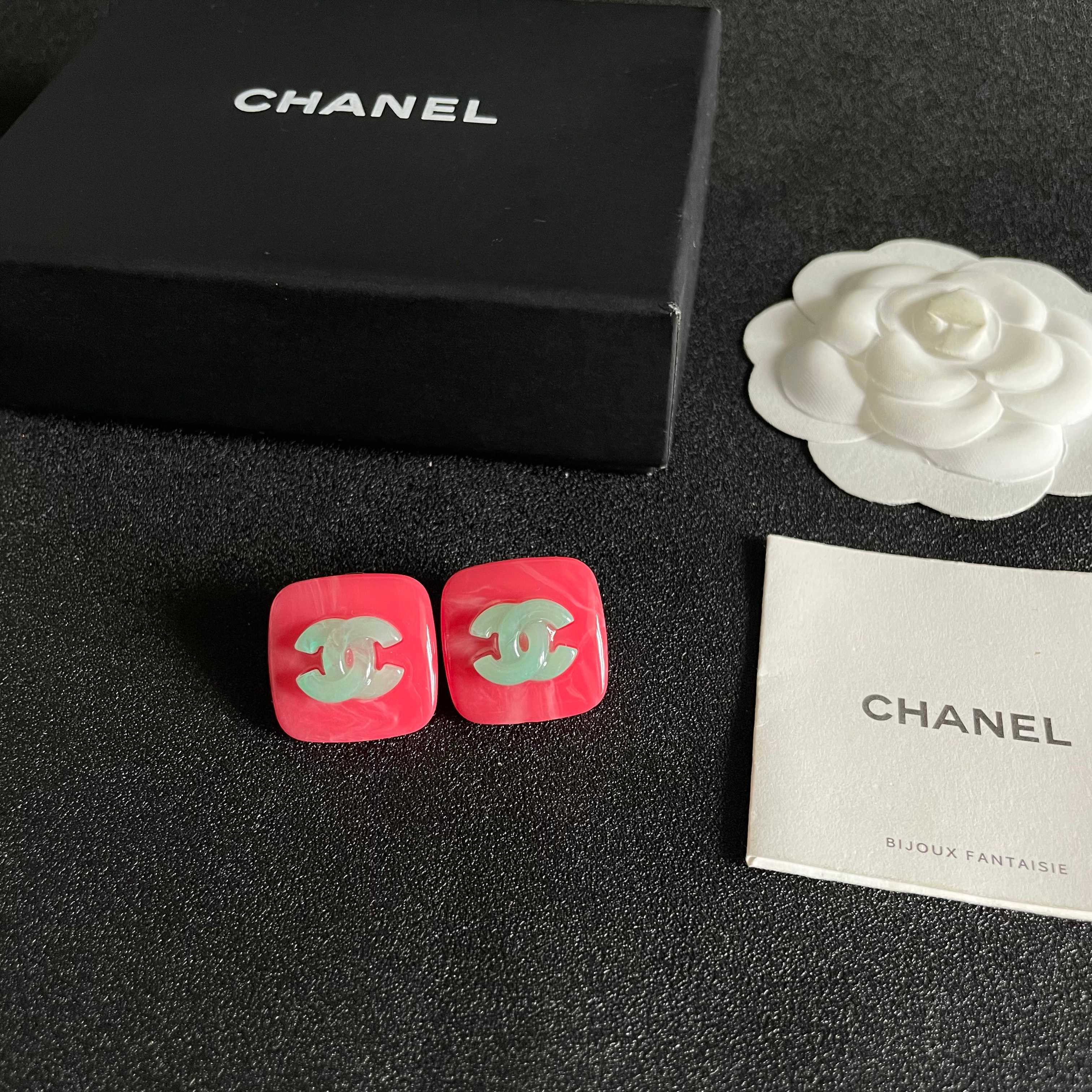 Chanel香奈儿 中古 耳钉👀小香家的款式真心无需多介绍😘🎶每一款都超好看，精致大方，非常显气质
