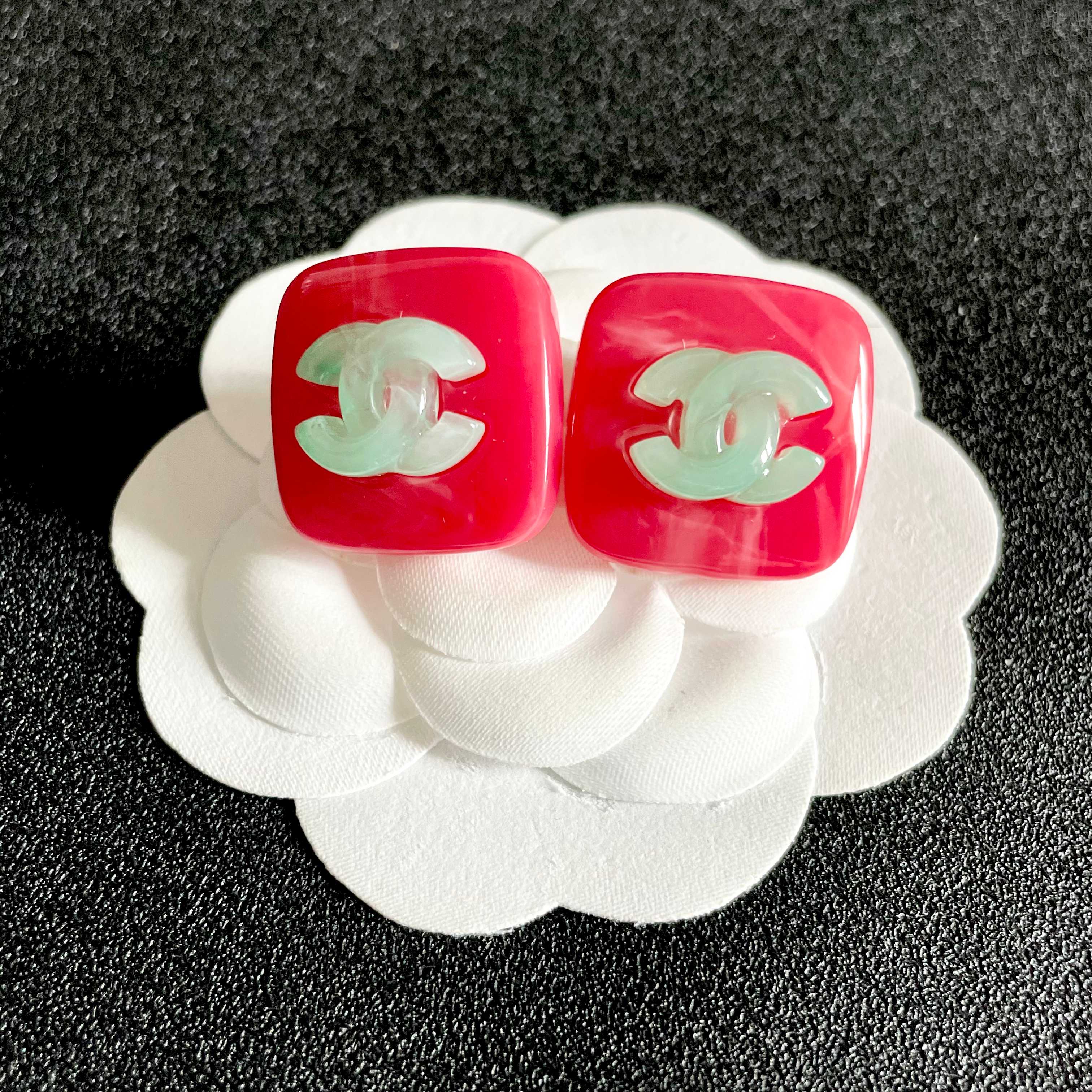 Chanel香奈儿 中古 耳钉👀小香家的款式真心无需多介绍😘🎶每一款都超好看，精致大方，非常显气质