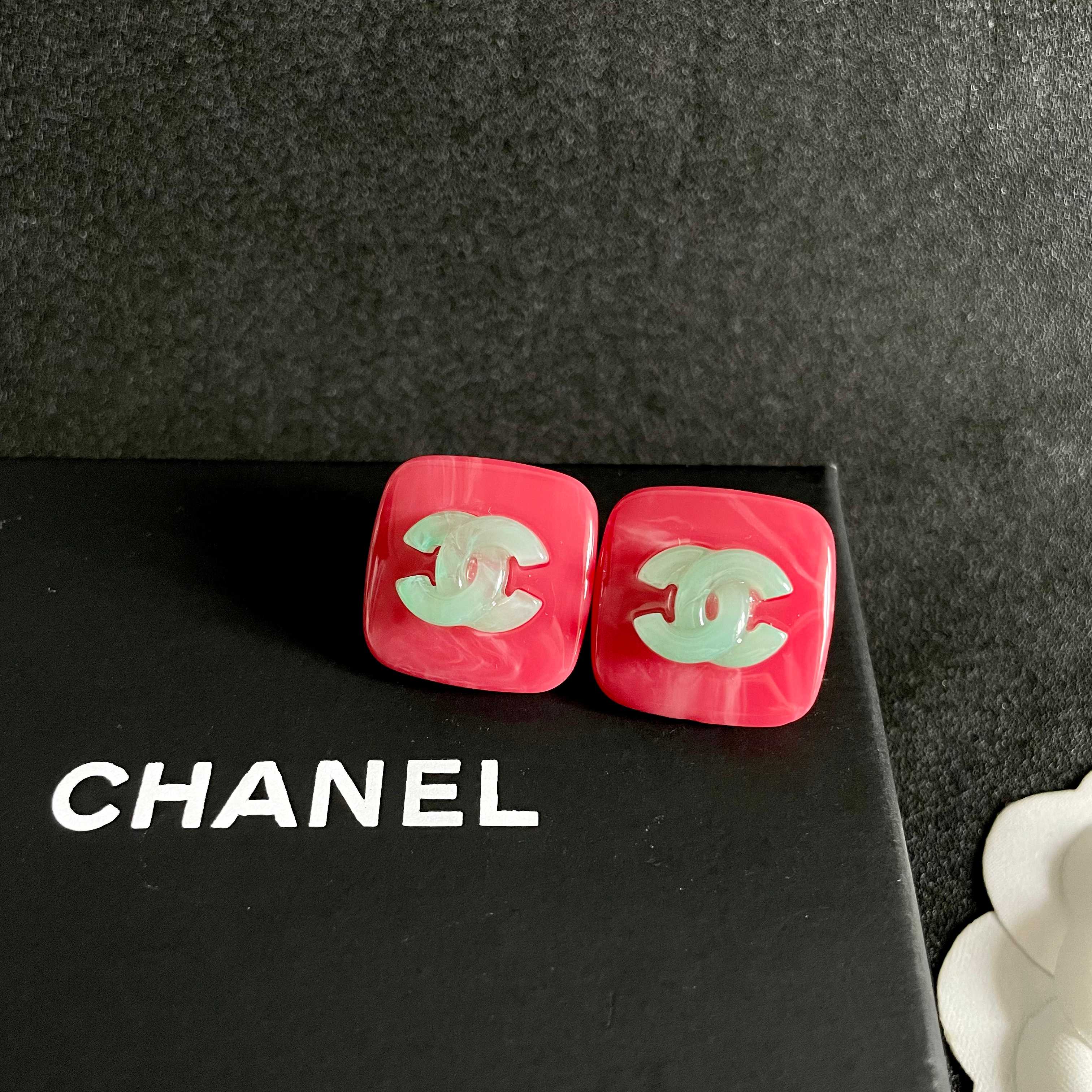 Chanel香奈儿 中古 耳钉👀小香家的款式真心无需多介绍😘🎶每一款都超好看，精致大方，非常显气质