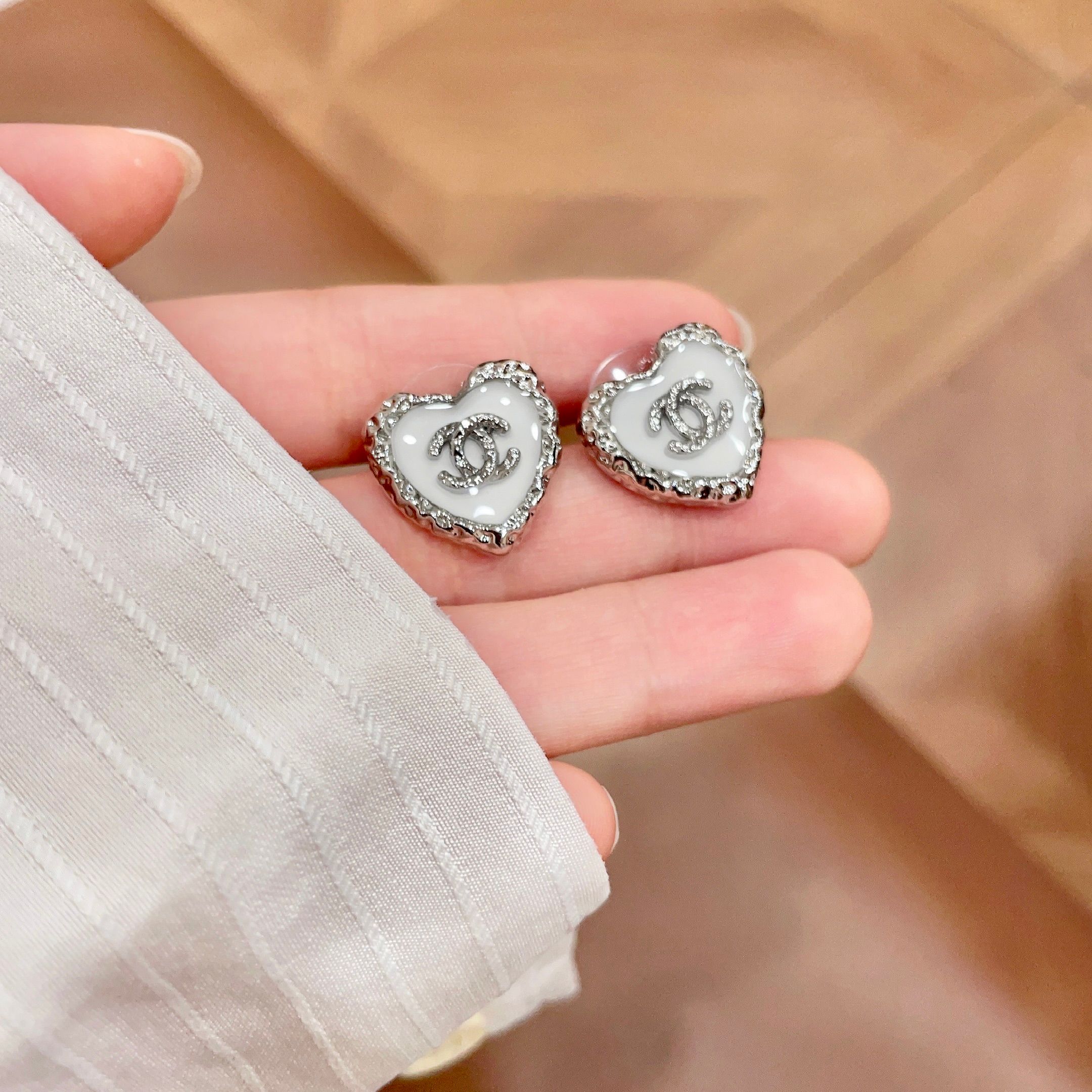 Chanel香奈儿 中古 耳钉👀小香家的款式真心无需多介绍😘🎶每一款都超好看，精致大方，非常显气质