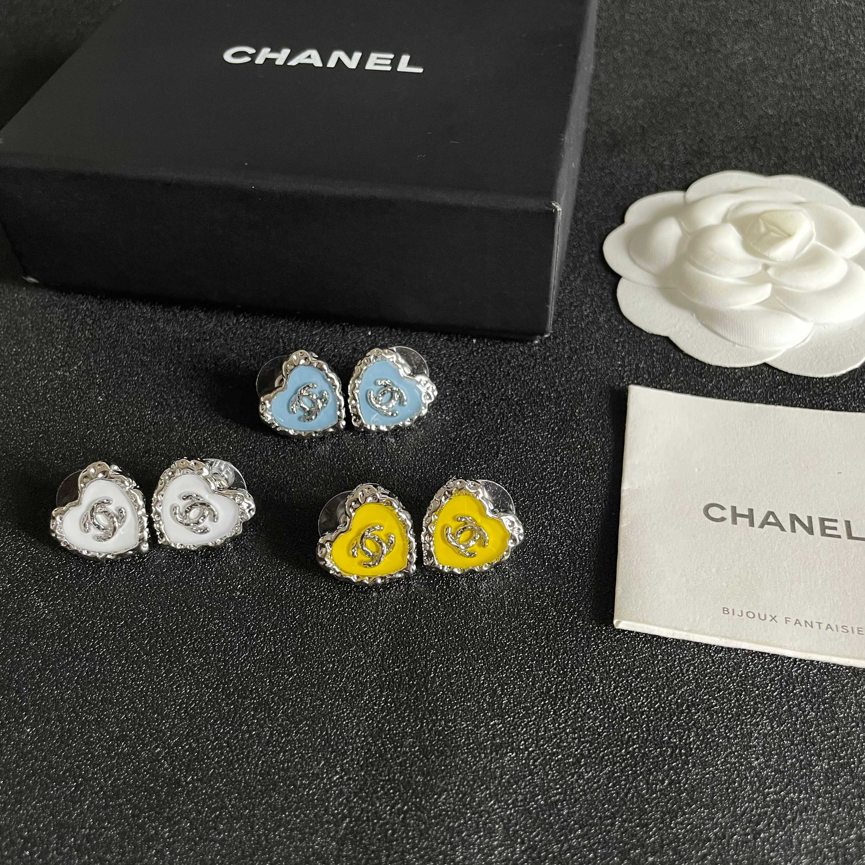 Chanel香奈儿 中古 耳钉👀小香家的款式真心无需多介绍😘🎶每一款都超好看，精致大方，非常显气质