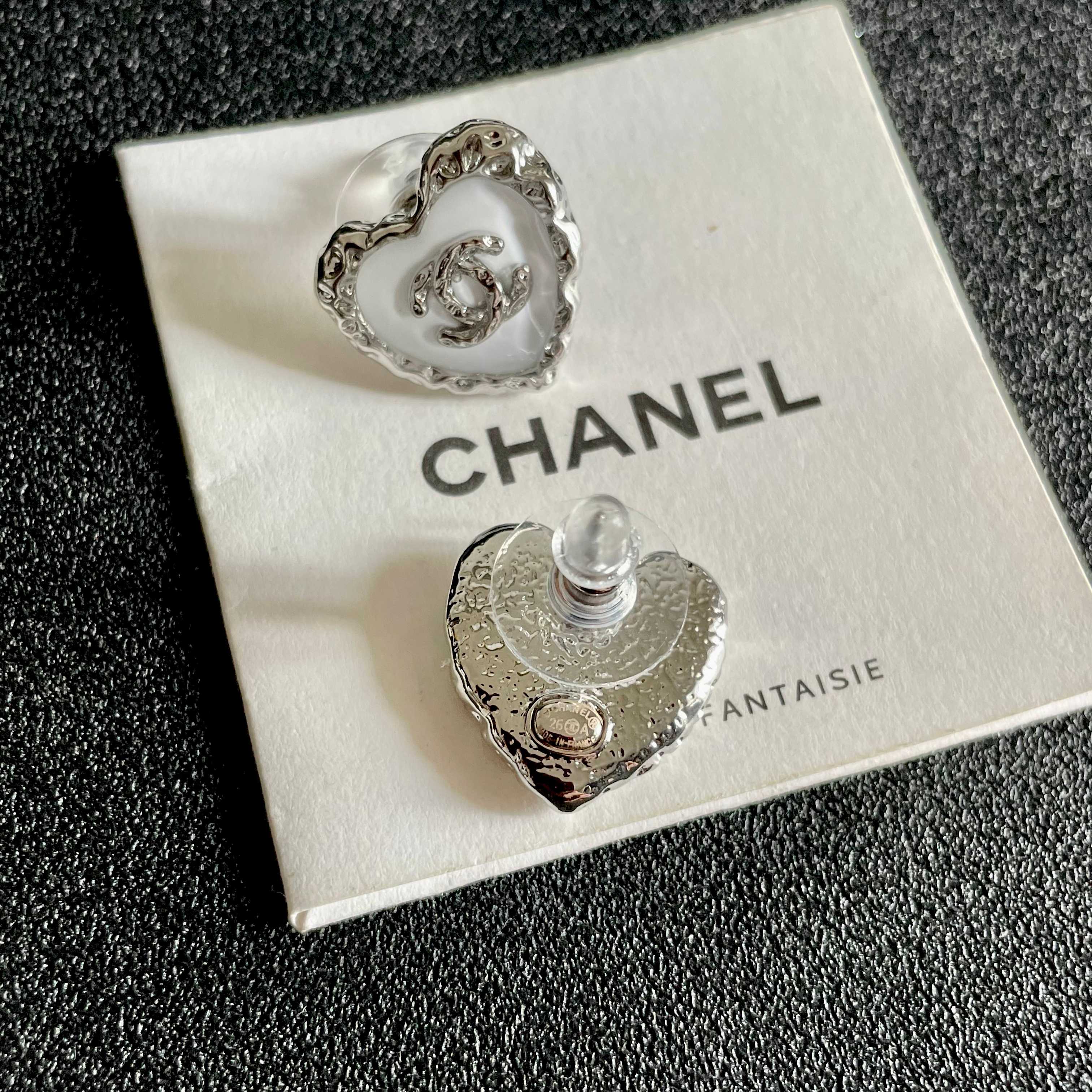Chanel香奈儿 中古 耳钉👀小香家的款式真心无需多介绍😘🎶每一款都超好看，精致大方，非常显气质