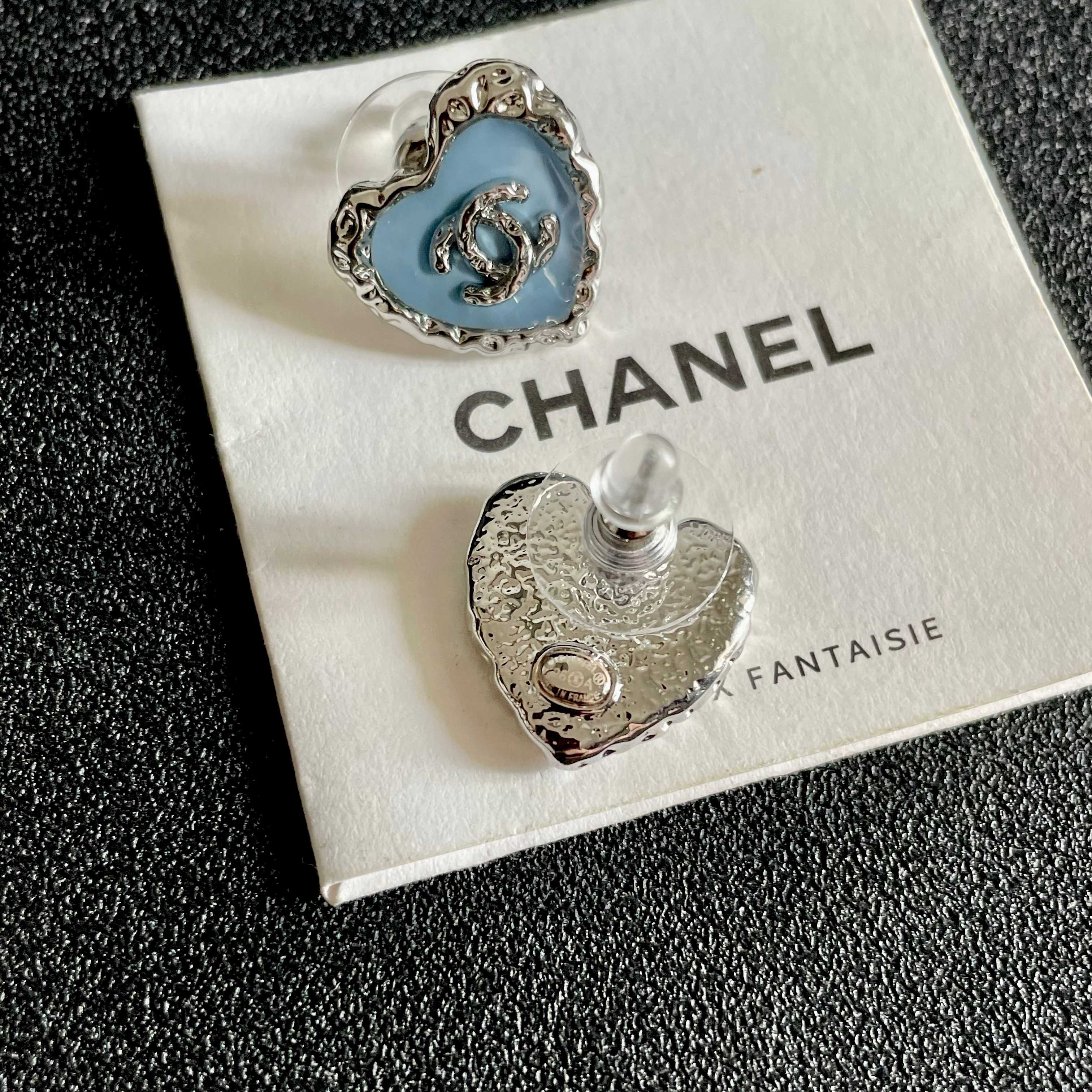 Chanel香奈儿 中古 耳钉👀小香家的款式真心无需多介绍😘🎶每一款都超好看，精致大方，非常显气质