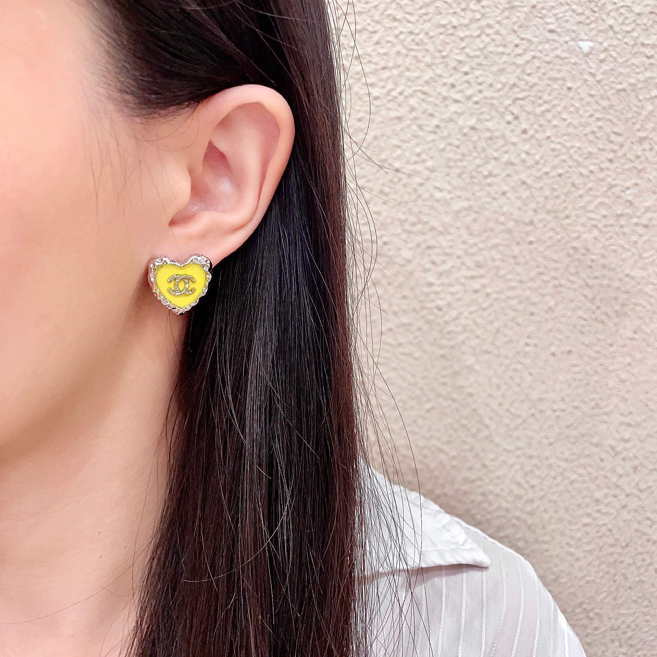 Chanel香奈儿 中古 耳钉👀小香家的款式真心无需多介绍😘🎶每一款都超好看，精致大方，非常显气质
