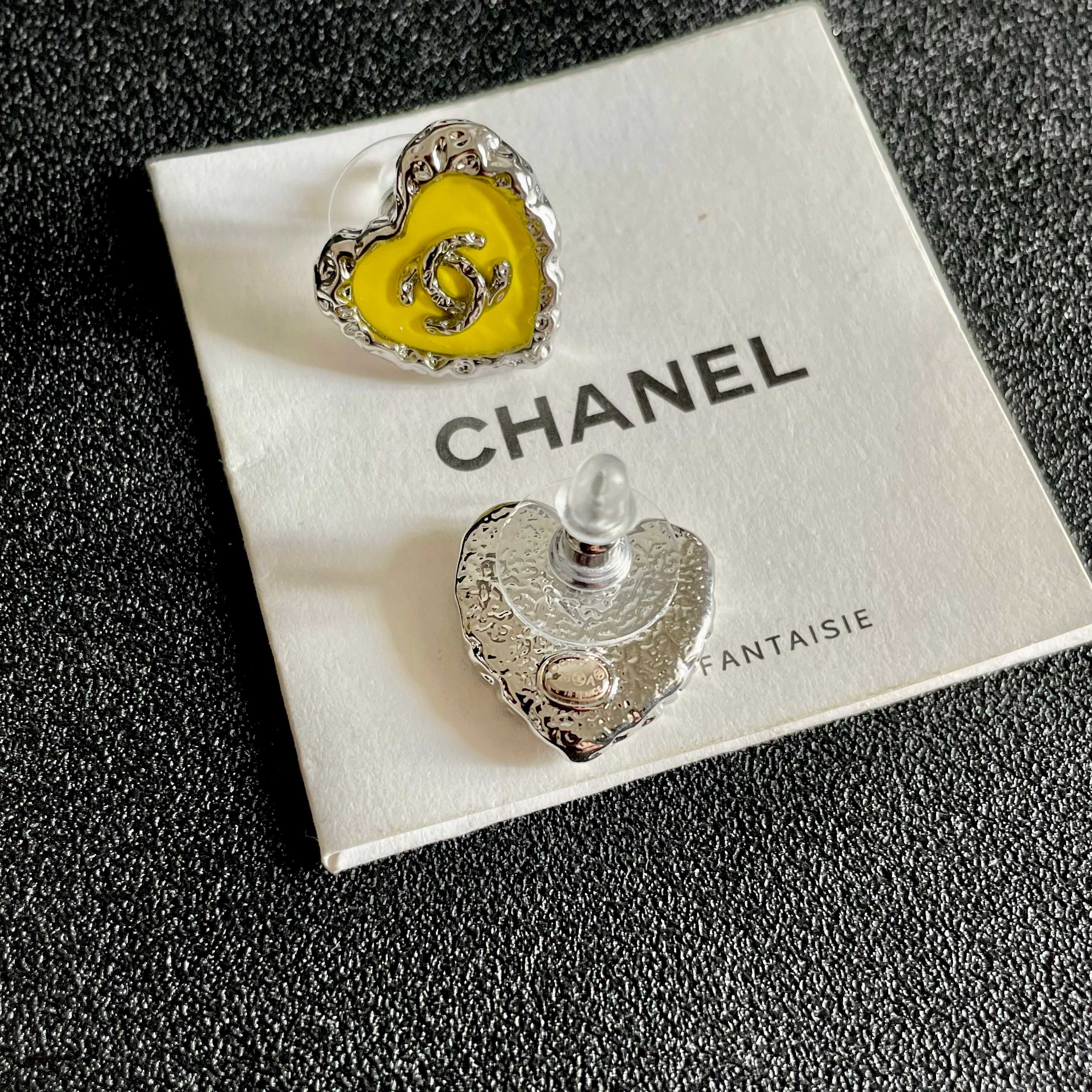 Chanel香奈儿 中古 耳钉👀小香家的款式真心无需多介绍😘🎶每一款都超好看，精致大方，非常显气质