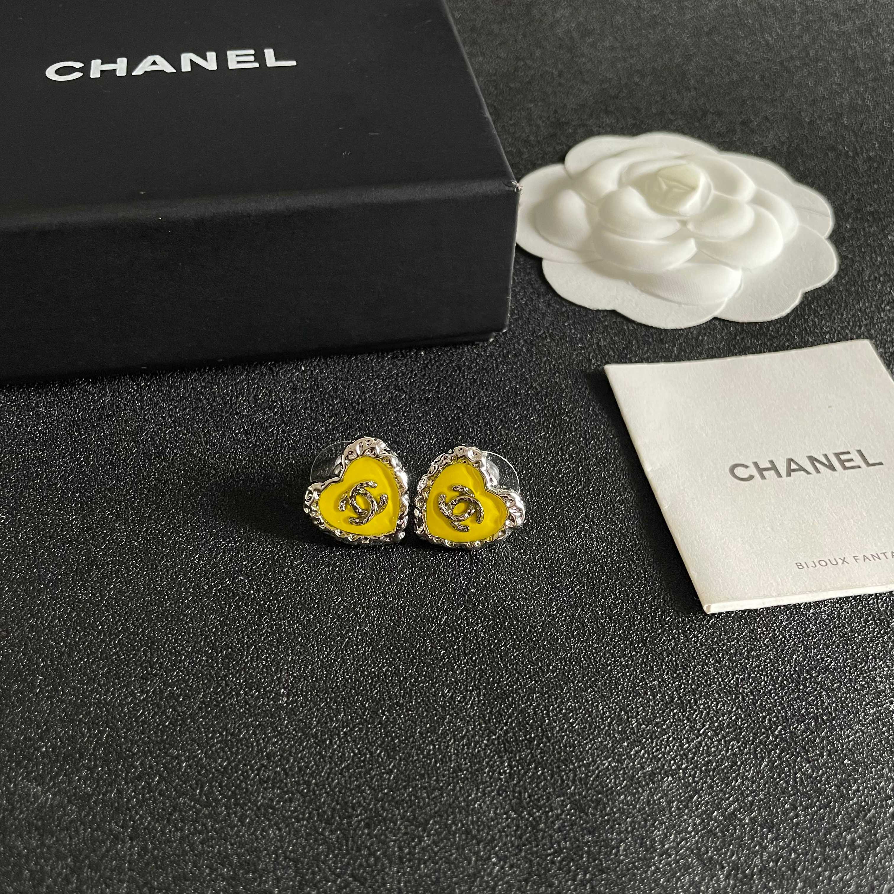 Chanel香奈儿 中古 耳钉👀小香家的款式真心无需多介绍😘🎶每一款都超好看，精致大方，非常显气质
