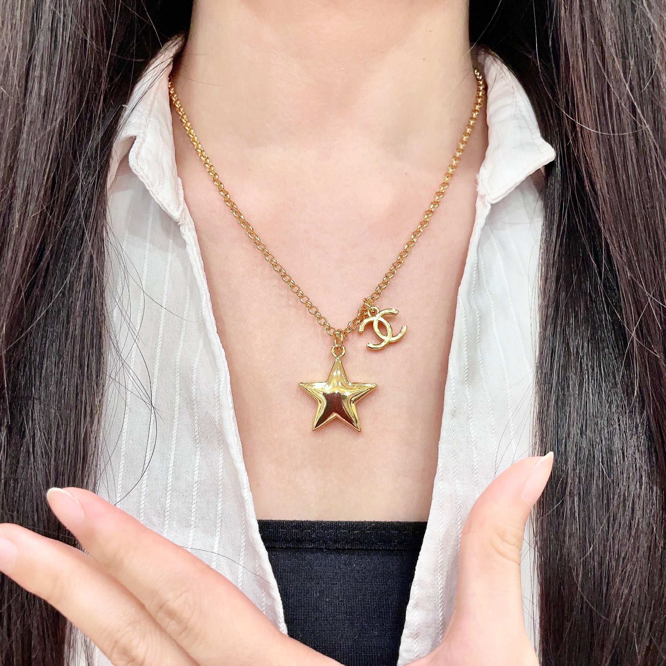 Chanel香奈儿 中古 字母项链👀小香家的款式真心无需多介绍😘🎶每一款都超好看，精致大方，非常显气质.