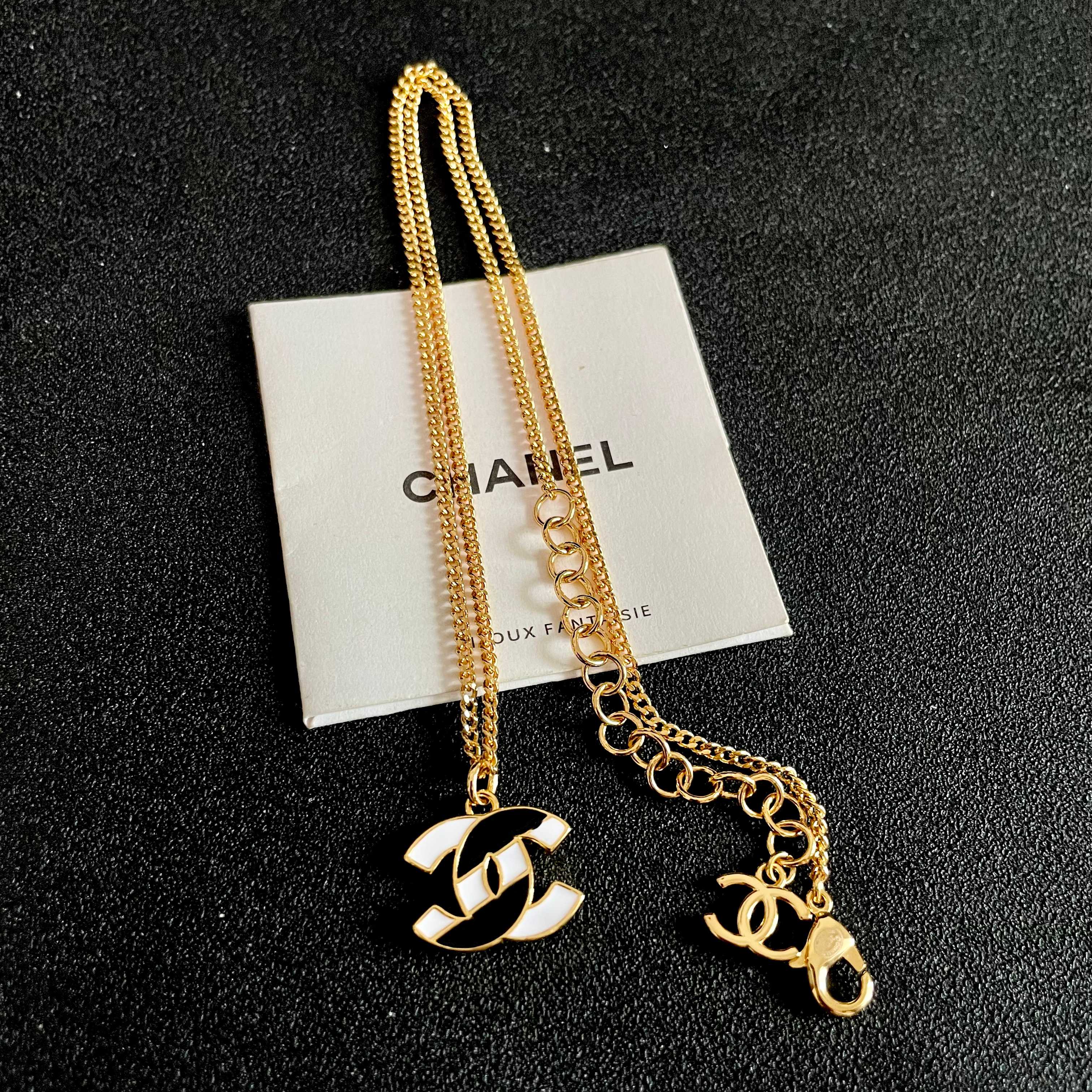 Chanel香奈儿 中古 字母项链👀小香家的款式真心无需多介绍😘🎶每一款都超好看，精致大方，非常显气质.