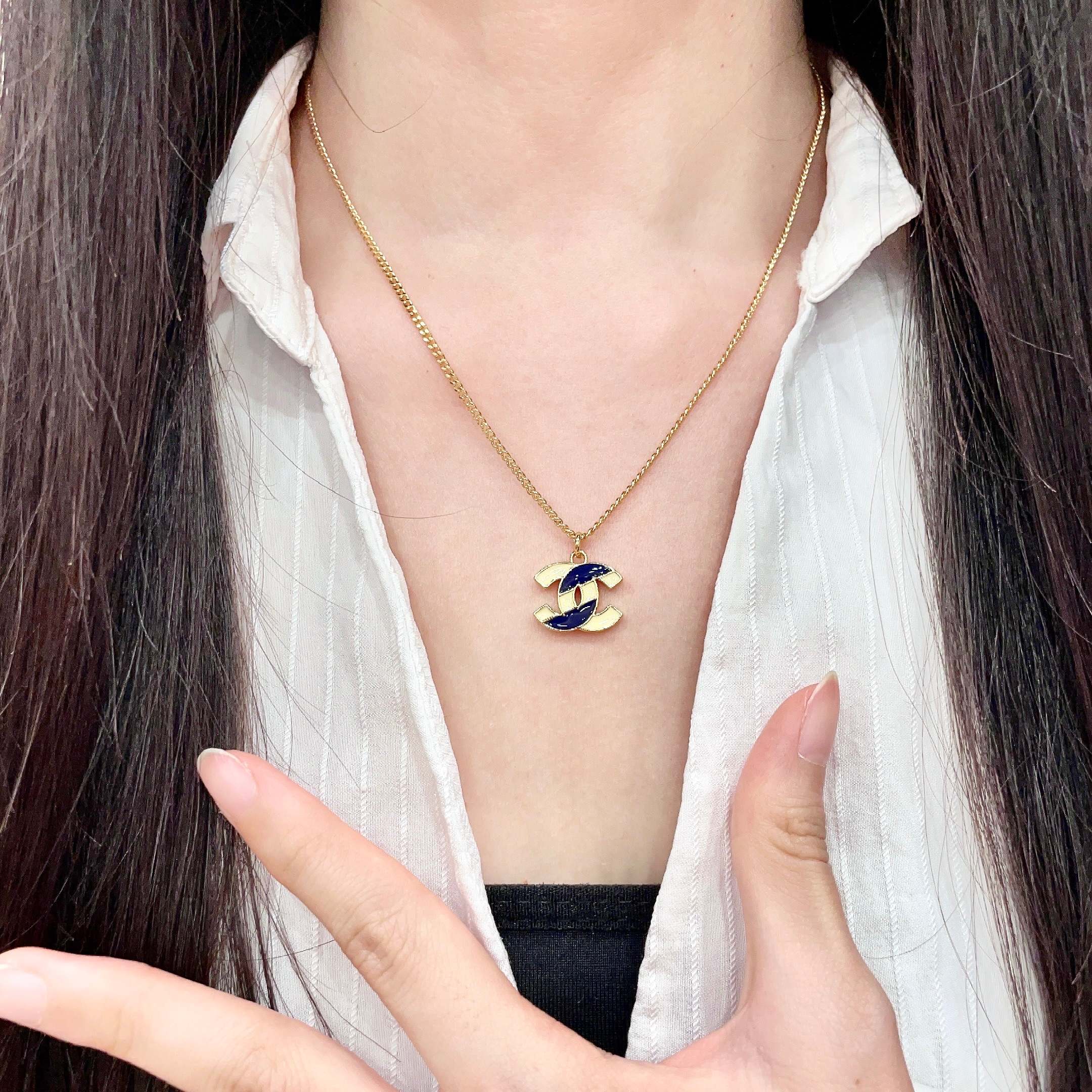 Chanel香奈儿 中古 字母项链👀小香家的款式真心无需多介绍😘🎶每一款都超好看，精致大方，非常显气质.