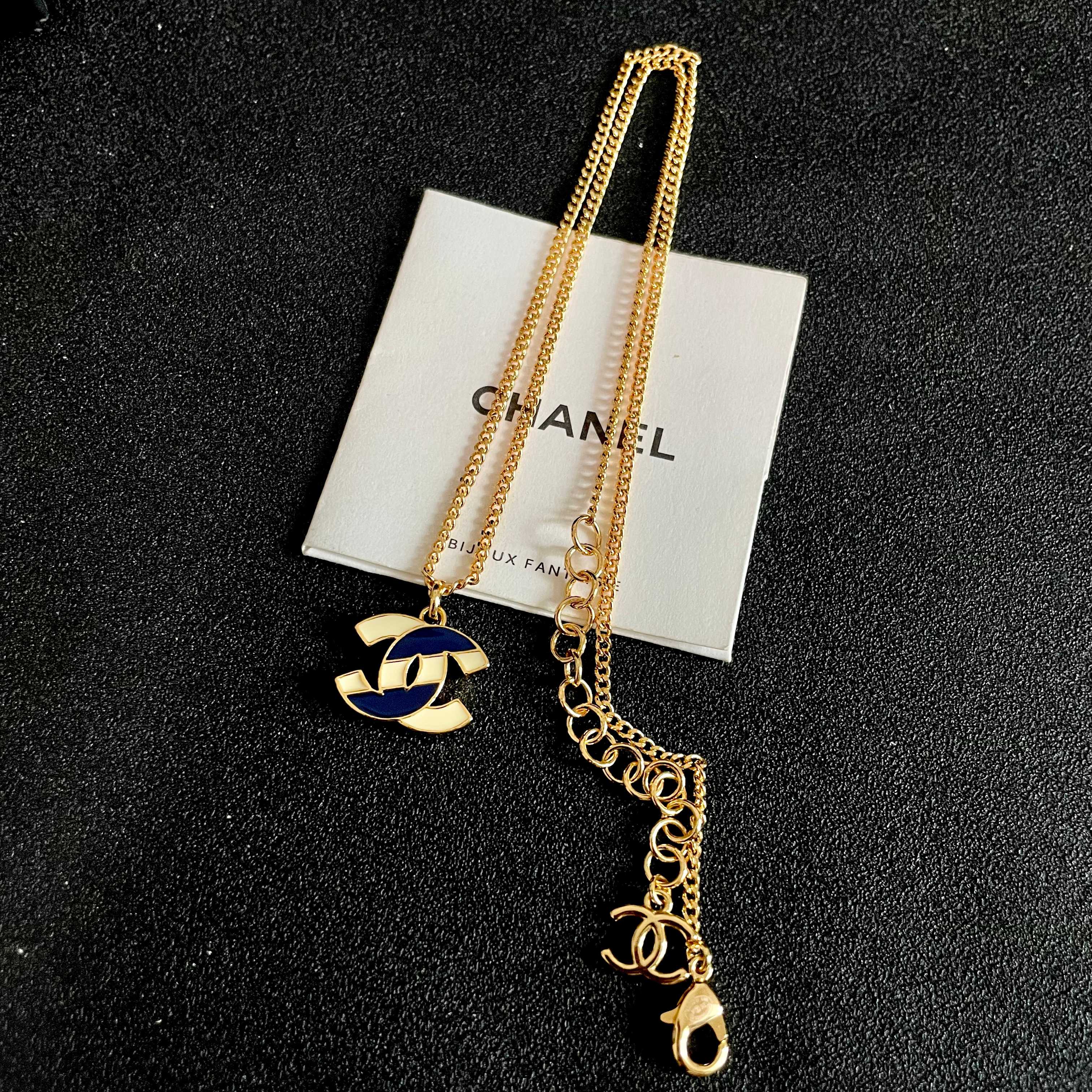 Chanel香奈儿 中古 字母项链👀小香家的款式真心无需多介绍😘🎶每一款都超好看，精致大方，非常显气质.
