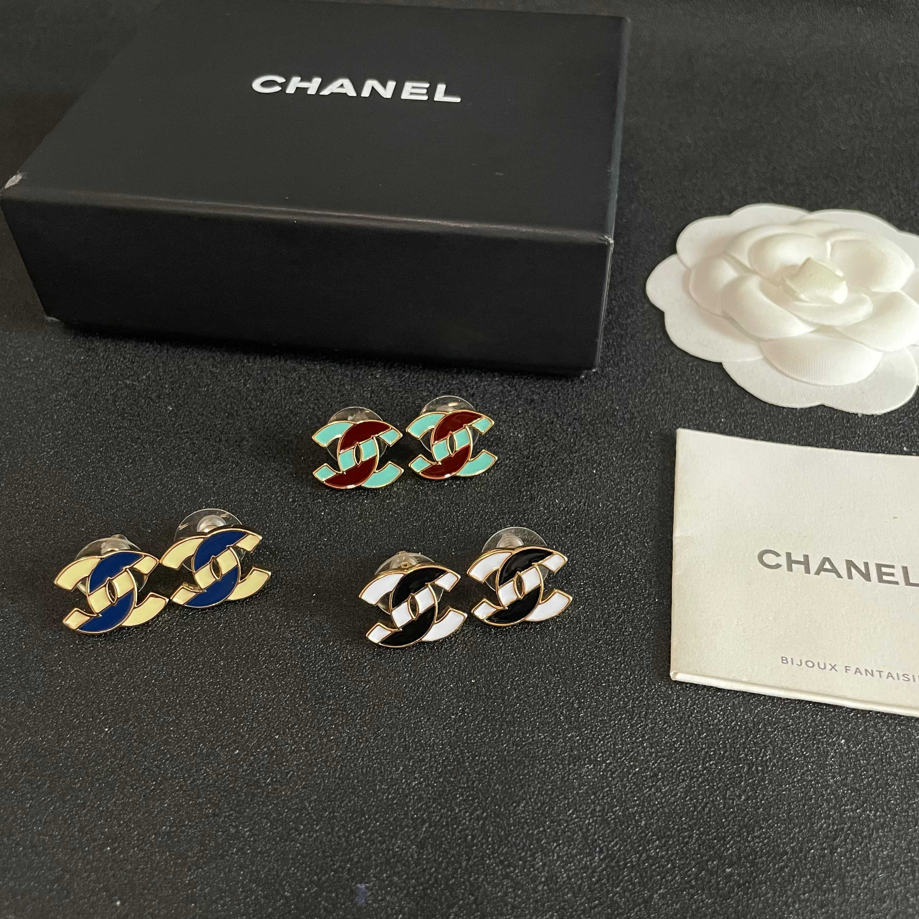 Chanel香奈儿 中古 耳钉👀小香家的款式真心无需多介绍😘🎶每一款都超好看，精致大方，非常显气质