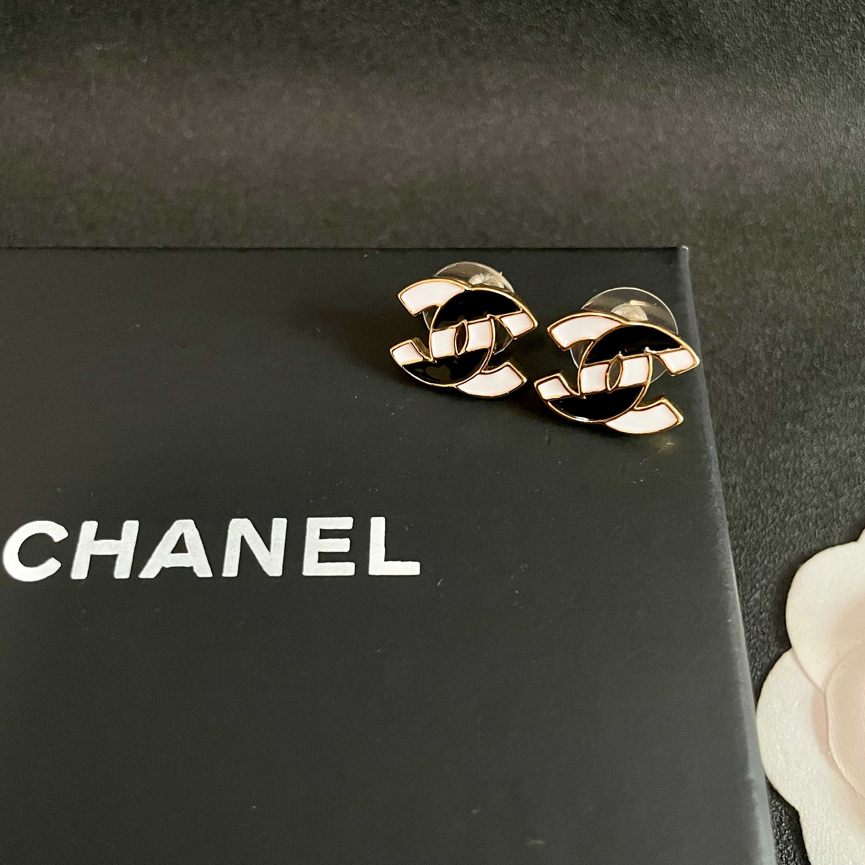 Chanel香奈儿 中古 耳钉👀小香家的款式真心无需多介绍😘🎶每一款都超好看，精致大方，非常显气质