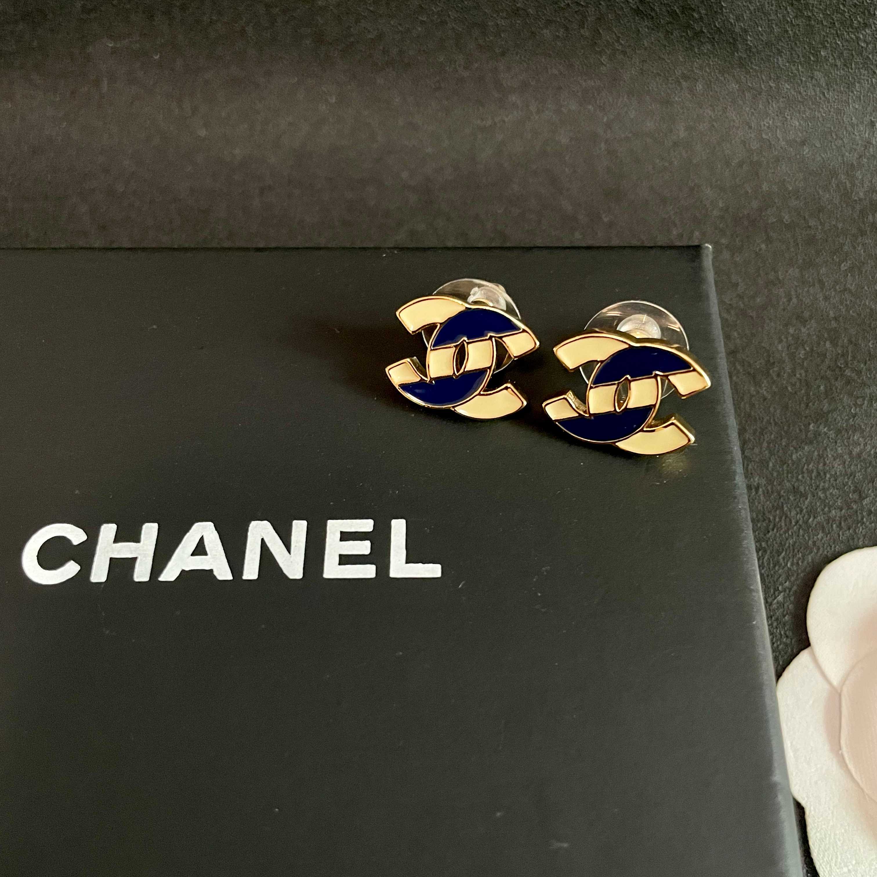 Chanel香奈儿 中古 耳钉👀小香家的款式真心无需多介绍😘🎶每一款都超好看，精致大方，非常显气质