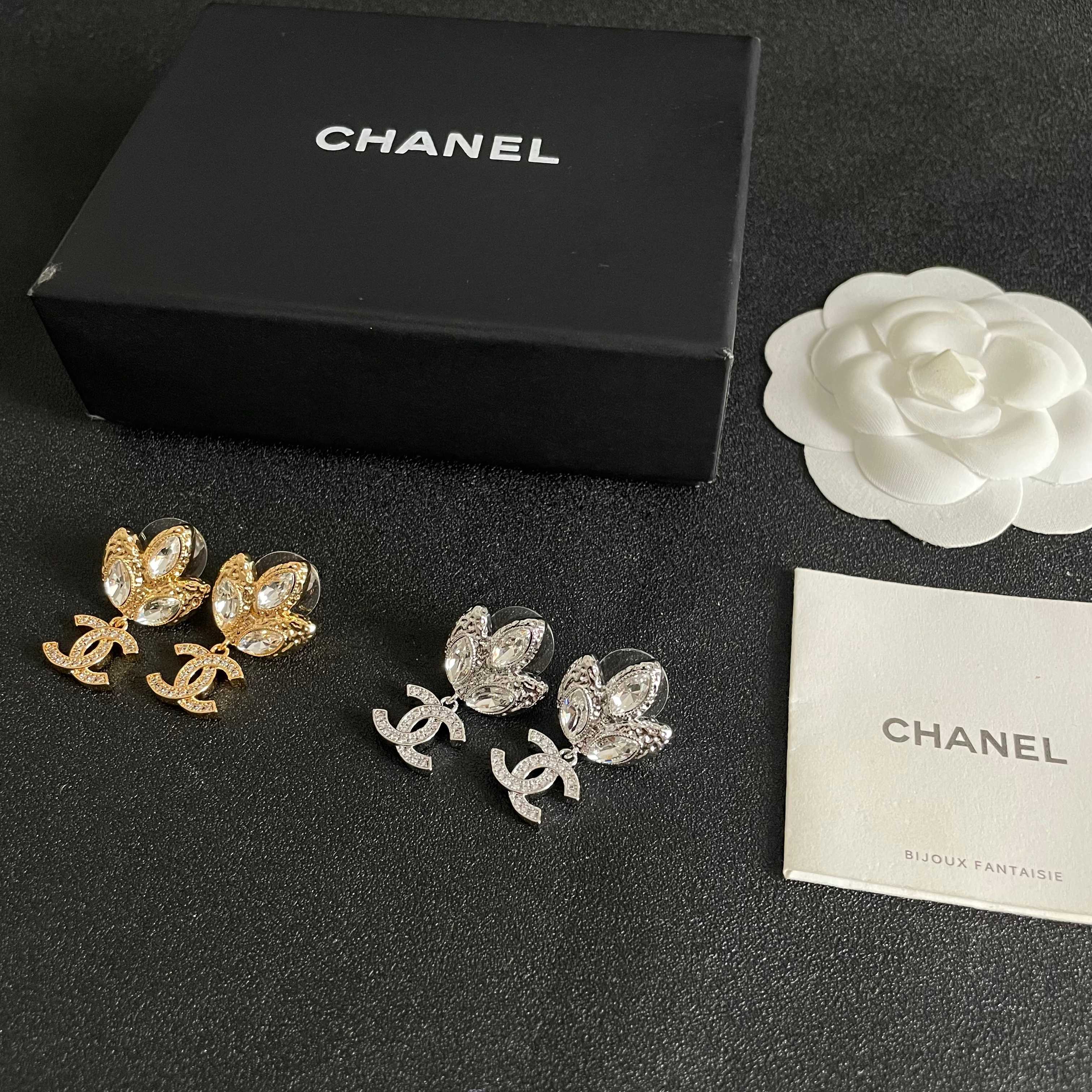 Chanel香奈儿 中古 耳钉👀小香家的款式真心无需多介绍😘🎶每一款都超好看，精致大方，非常显气质