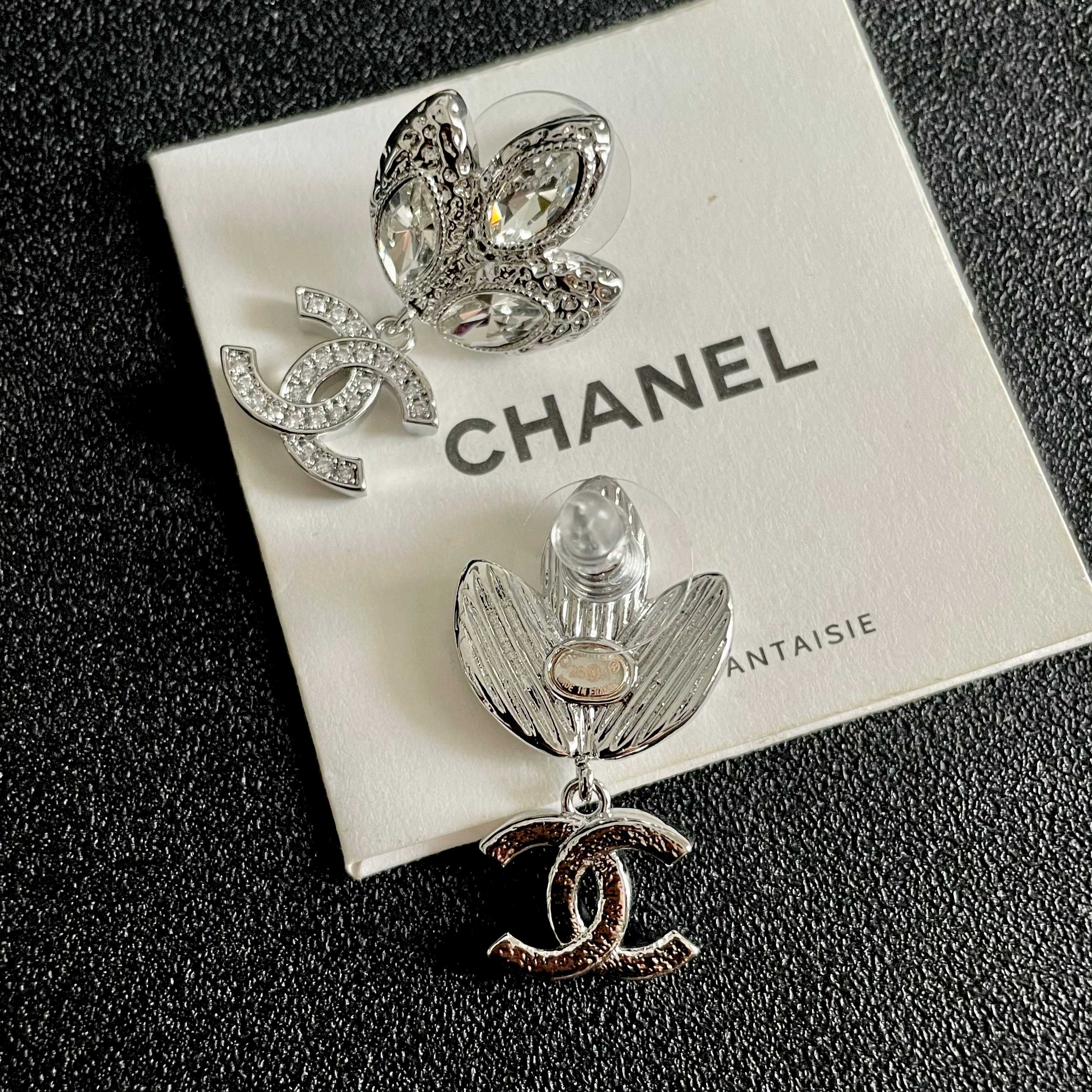 Chanel香奈儿 中古 耳钉👀小香家的款式真心无需多介绍😘🎶每一款都超好看，精致大方，非常显气质