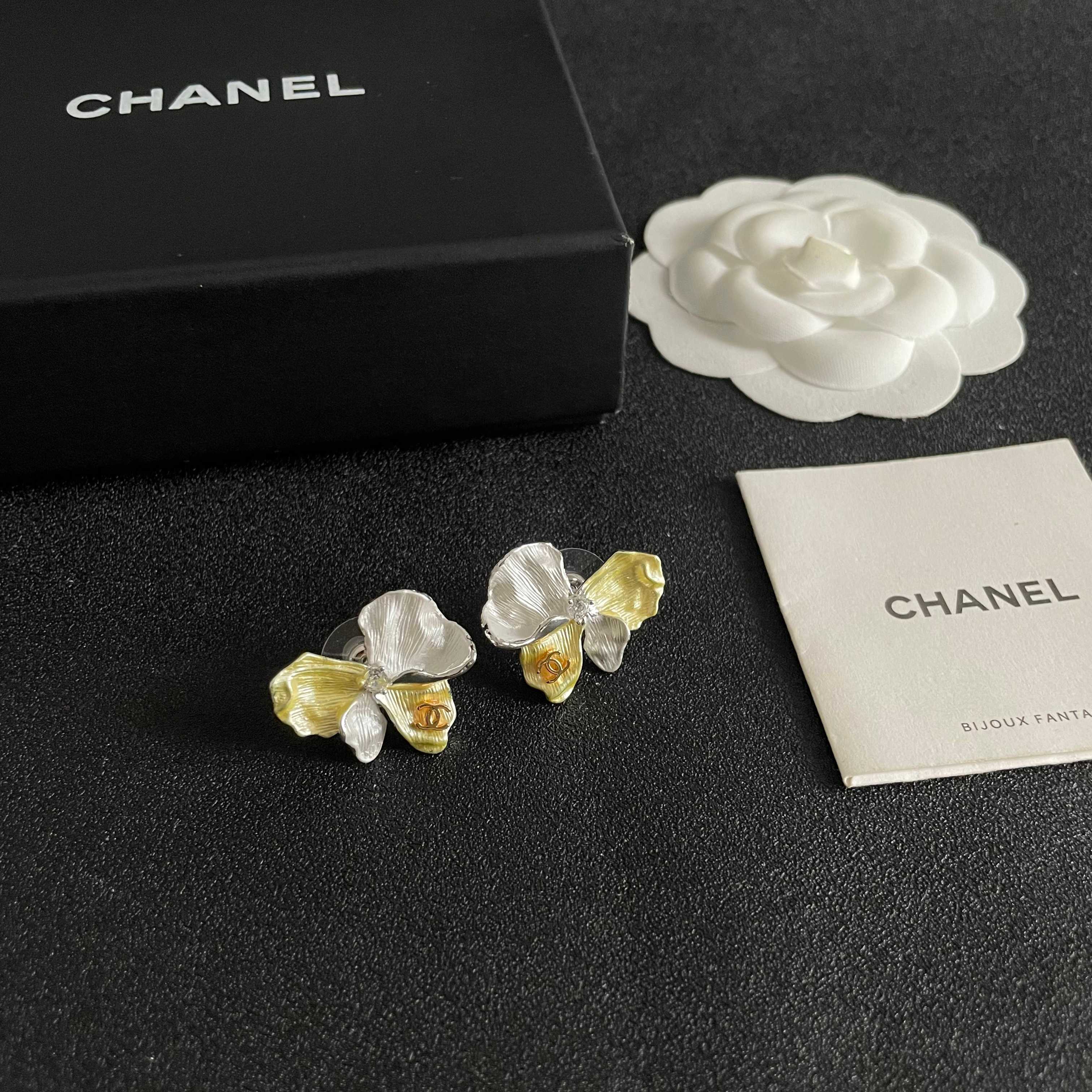 Chanel香奈儿 中古 耳钉👀小香家的款式真心无需多介绍😘🎶每一款都超好看，精致大方，非常显气质