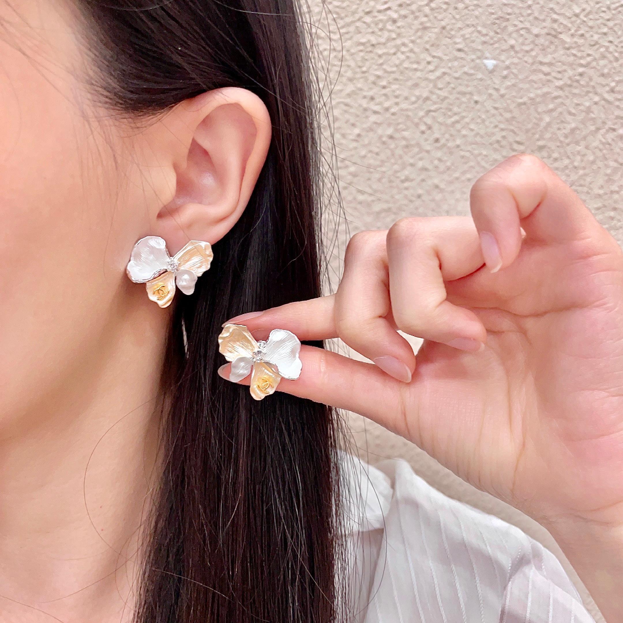 Chanel香奈儿 中古 耳钉👀小香家的款式真心无需多介绍😘🎶每一款都超好看，精致大方，非常显气质