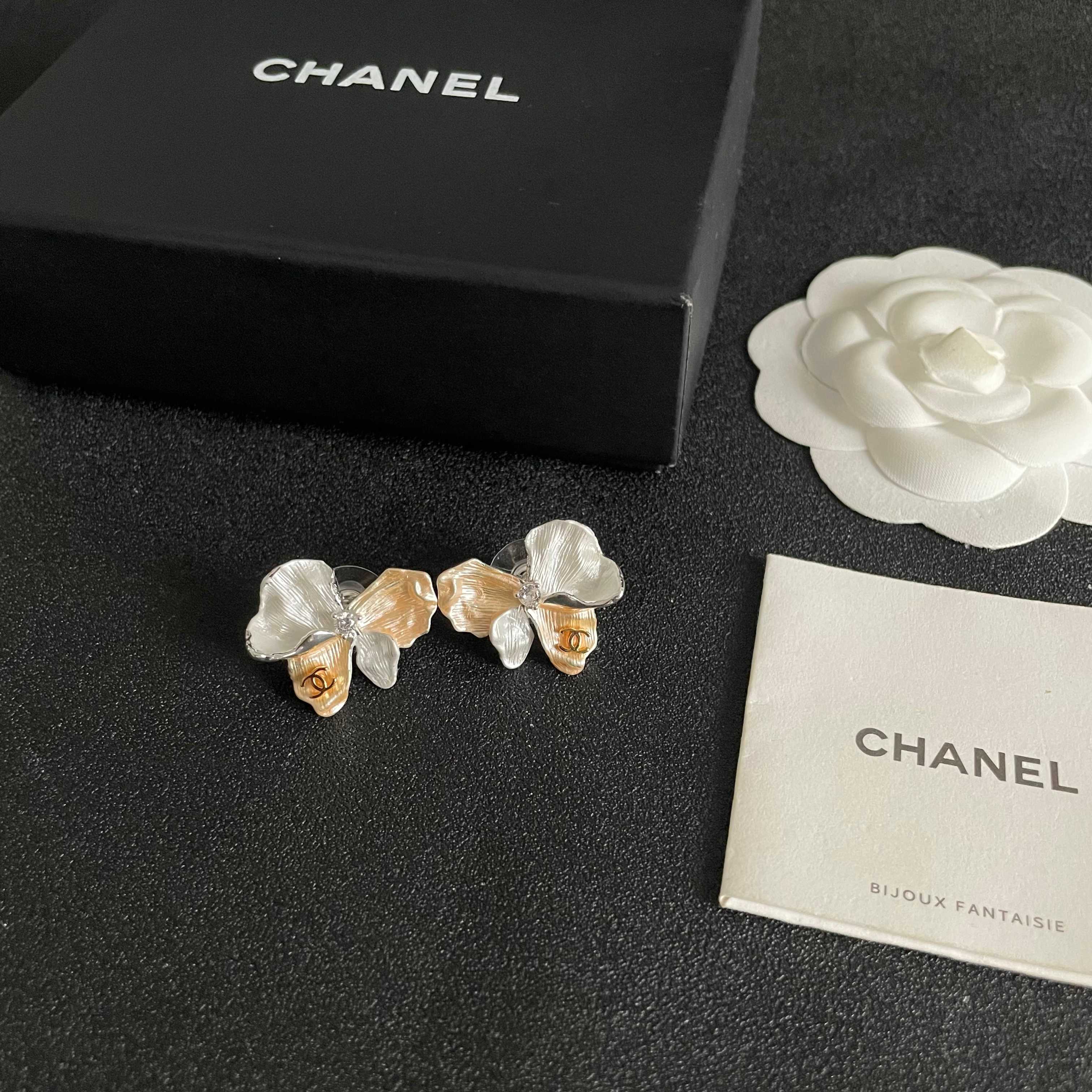 Chanel香奈儿 中古 耳钉👀小香家的款式真心无需多介绍😘🎶每一款都超好看，精致大方，非常显气质