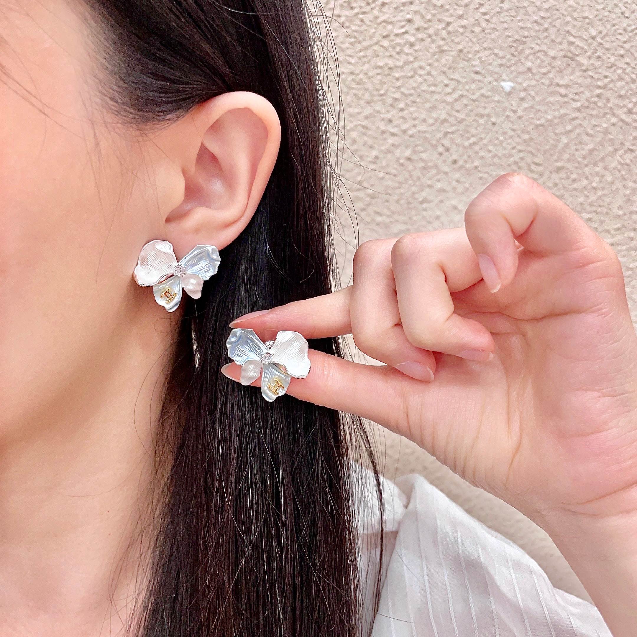 Chanel香奈儿 中古 耳钉👀小香家的款式真心无需多介绍😘🎶每一款都超好看，精致大方，非常显气质
