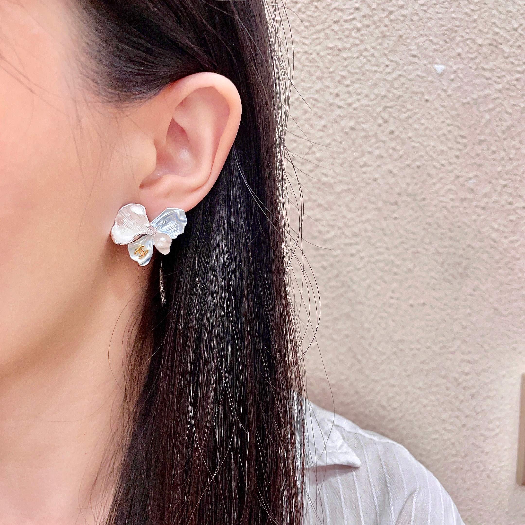 Chanel香奈儿 中古 耳钉👀小香家的款式真心无需多介绍😘🎶每一款都超好看，精致大方，非常显气质