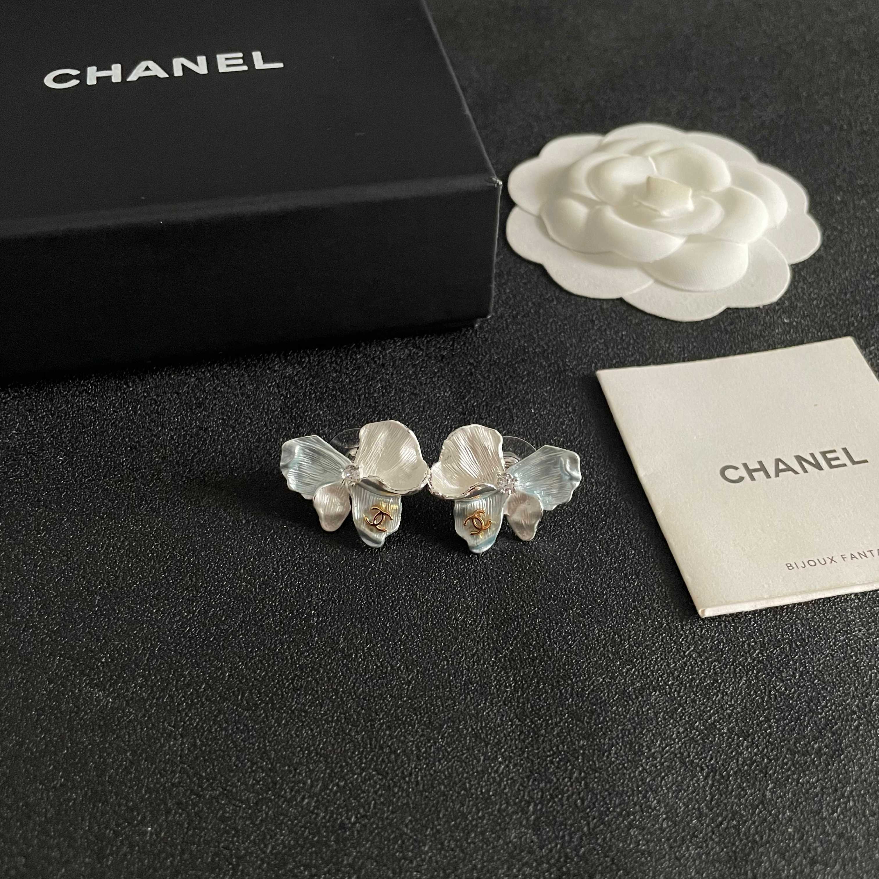 Chanel香奈儿 中古 耳钉👀小香家的款式真心无需多介绍😘🎶每一款都超好看，精致大方，非常显气质