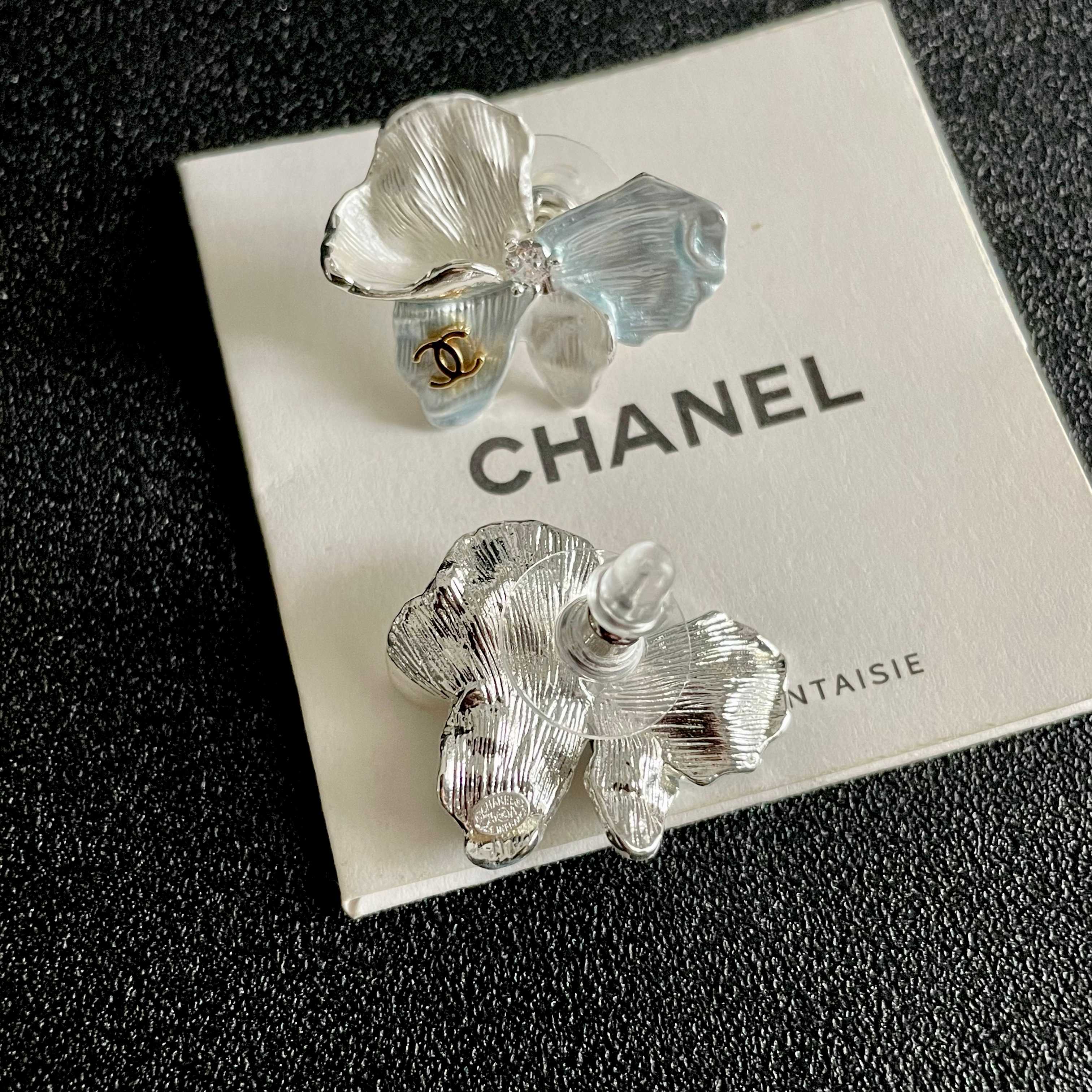 Chanel香奈儿 中古 耳钉👀小香家的款式真心无需多介绍😘🎶每一款都超好看，精致大方，非常显气质