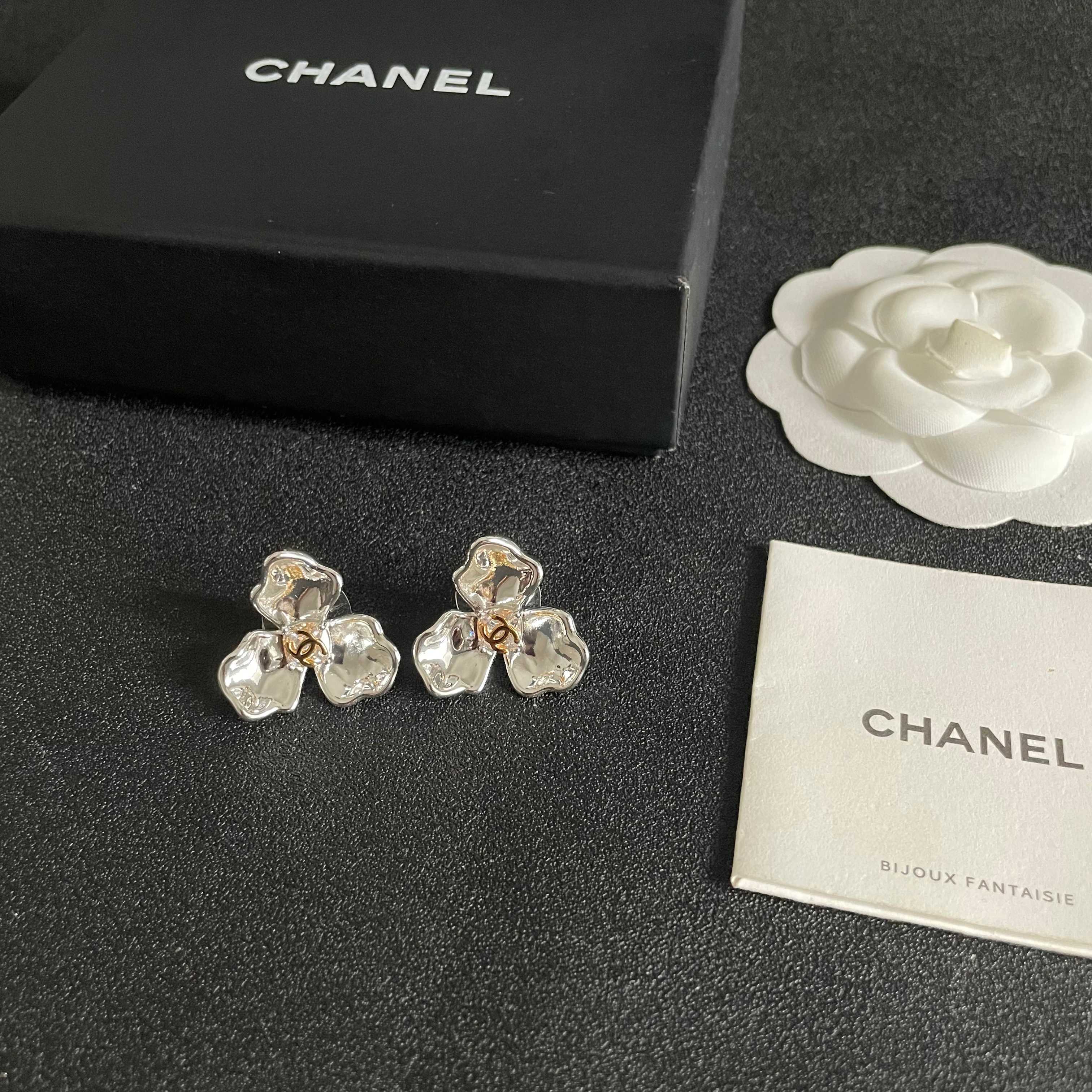 Chanel香奈儿 中古 耳钉👀小香家的款式真心无需多介绍😘🎶每一款都超好看，精致大方，非常显气质