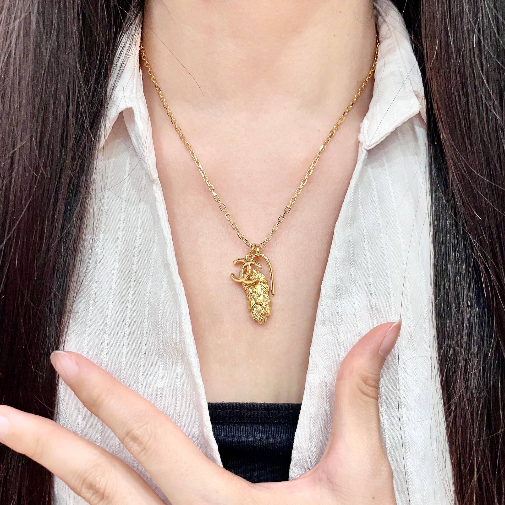 Chanel香奈儿 中古 字母项链👀小香家的款式真心无需多介绍😘🎶每一款都超好看，精致大方，非常显气质.