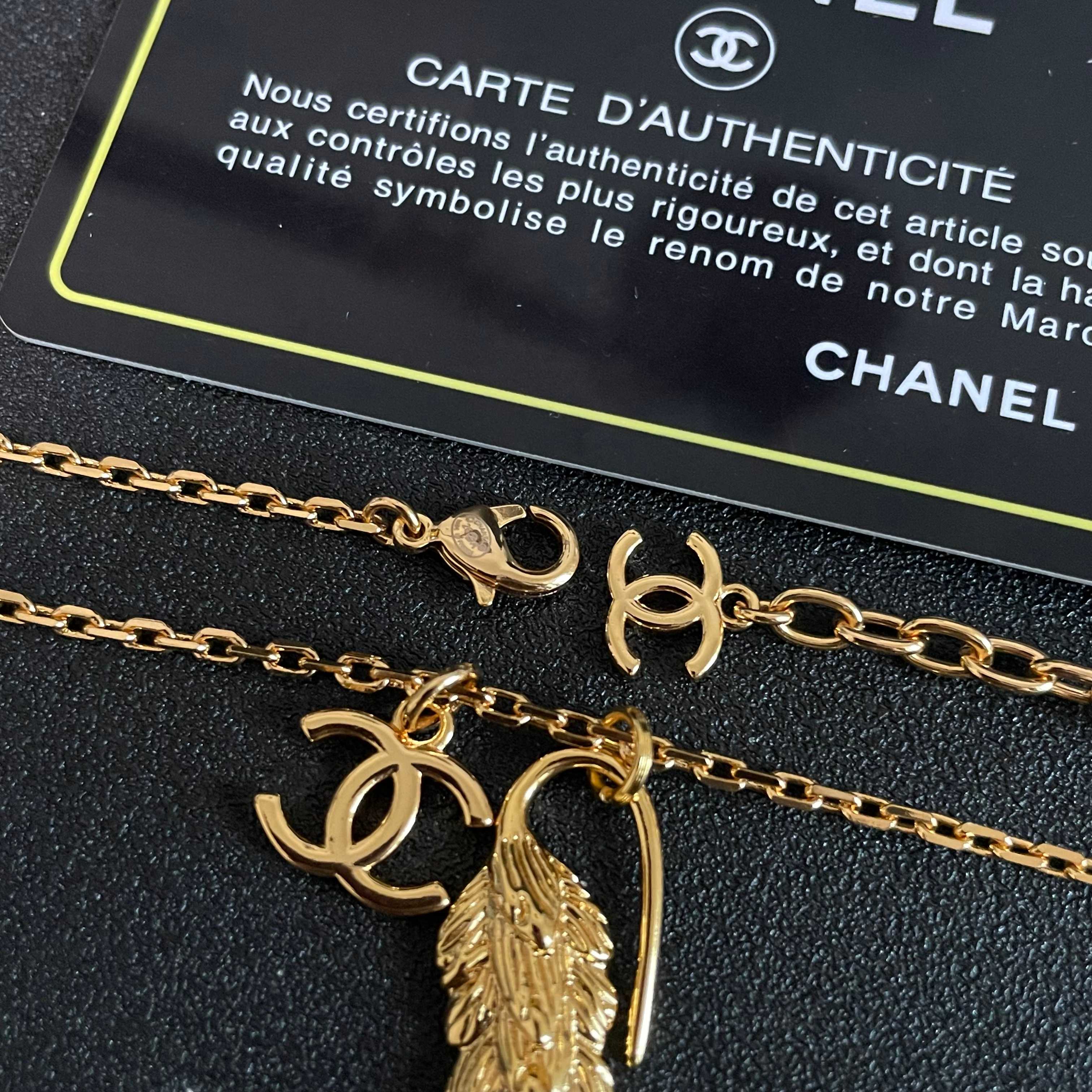 Chanel香奈儿 中古 字母项链👀小香家的款式真心无需多介绍😘🎶每一款都超好看，精致大方，非常显气质.