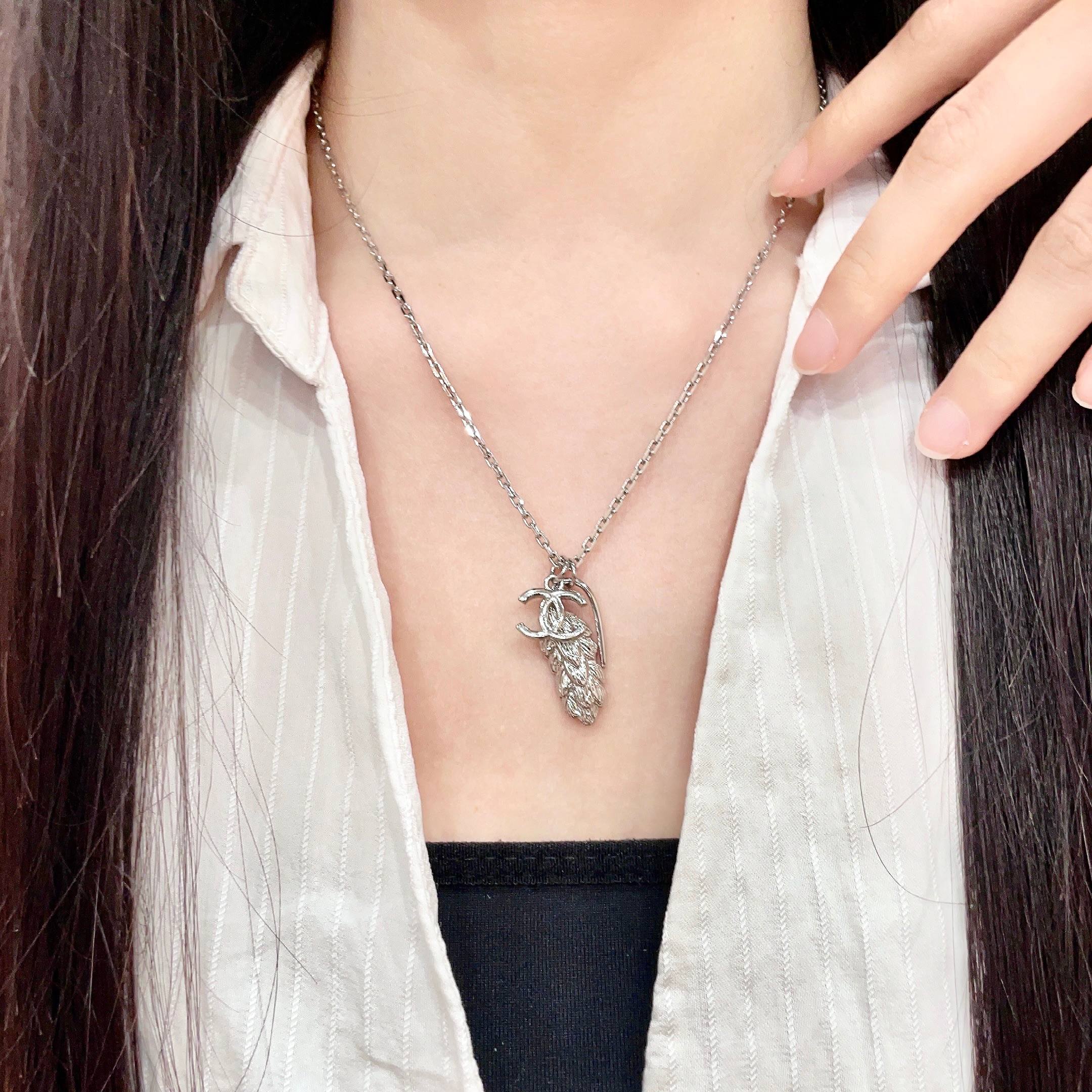 Chanel香奈儿 中古 字母项链👀小香家的款式真心无需多介绍😘🎶每一款都超好看，精致大方，非常显气质.