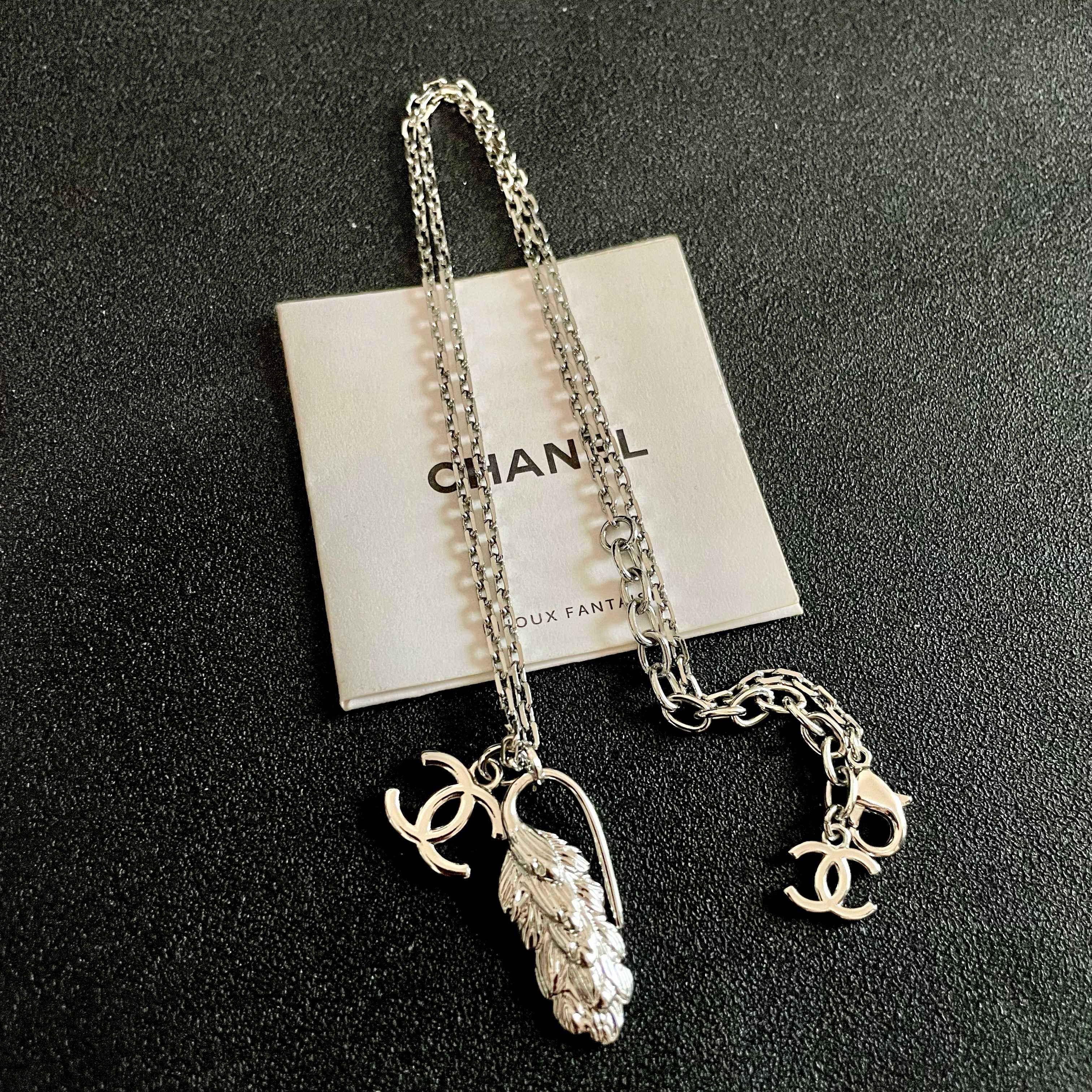 Chanel香奈儿 中古 字母项链👀小香家的款式真心无需多介绍😘🎶每一款都超好看，精致大方，非常显气质.