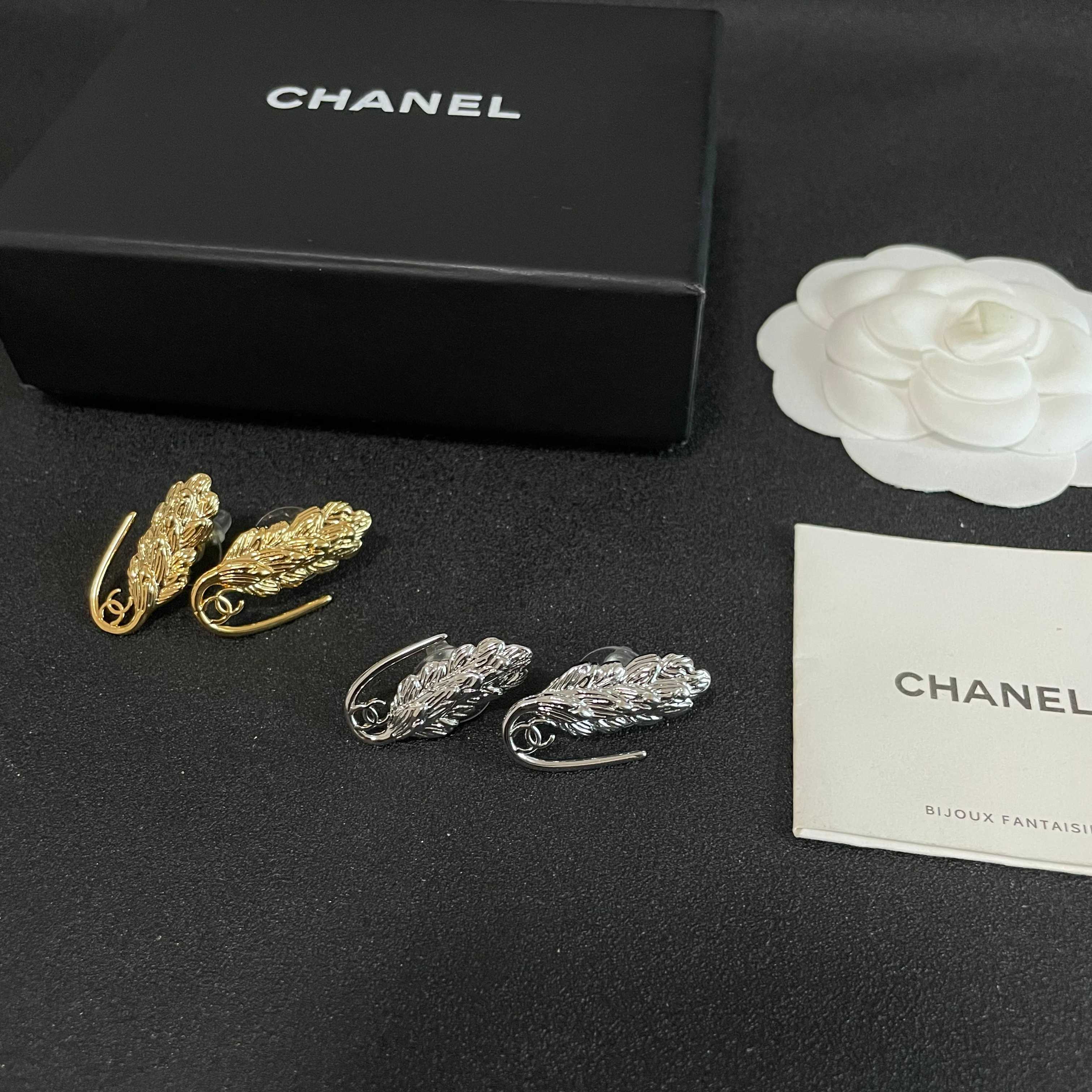 Chanel香奈儿 中古 耳钉👀小香家的款式真心无需多介绍😘🎶每一款都超好看，精致大方，非常显气质