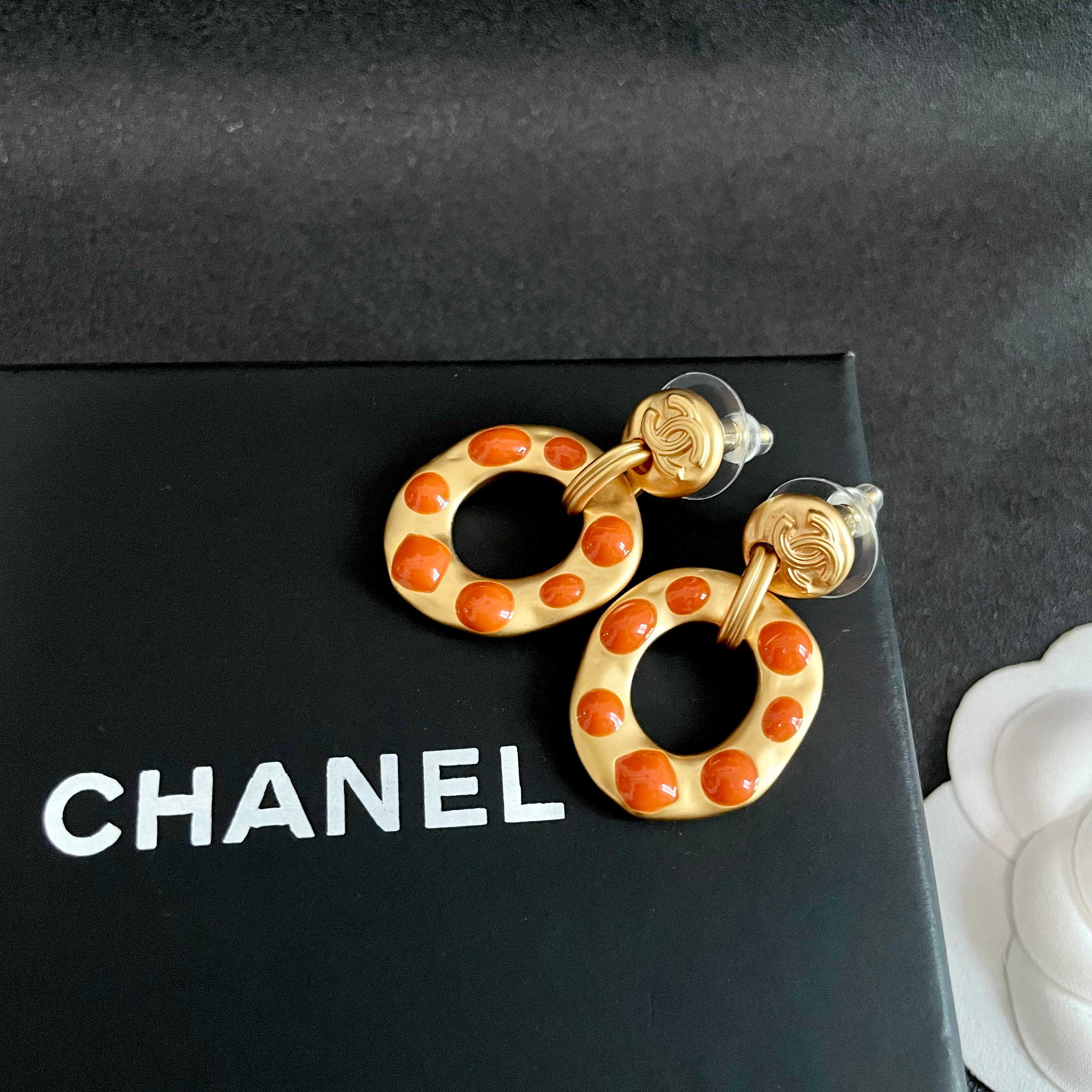 Chanel香奈儿 中古 耳钉👀小香家的款式真心无需多介绍😘🎶每一款都超好看，精致大方，非常显气质