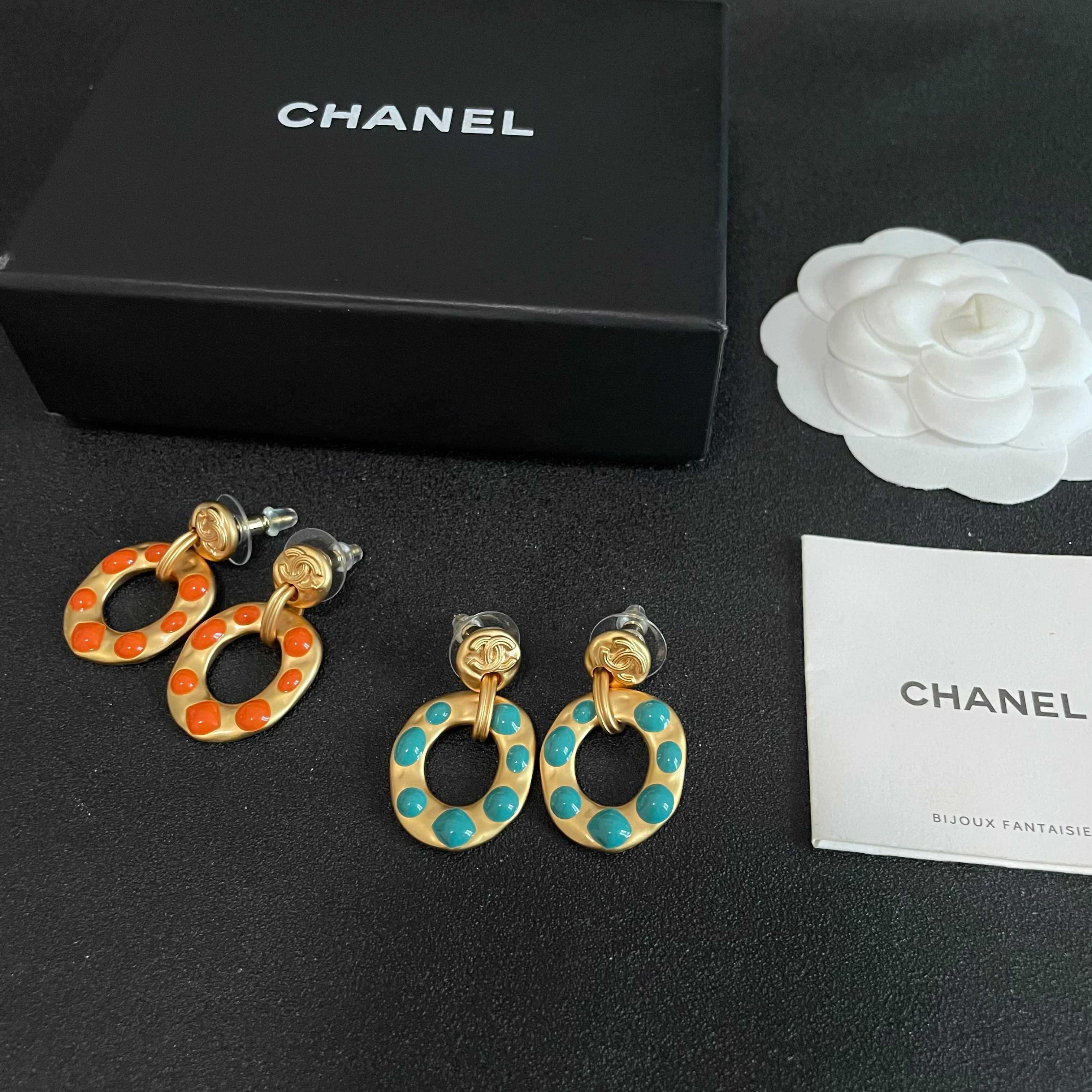 Chanel香奈儿 中古 耳钉👀小香家的款式真心无需多介绍😘🎶每一款都超好看，精致大方，非常显气质