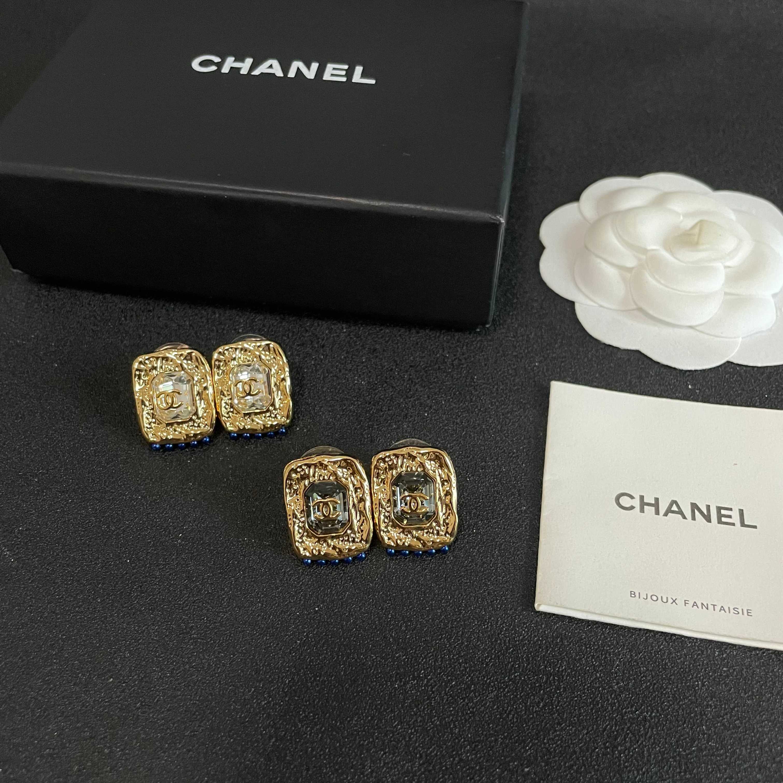 Chanel香奈儿 中古 耳钉👀小香家的款式真心无需多介绍😘🎶每一款都超好看，精致大方，非常显气质