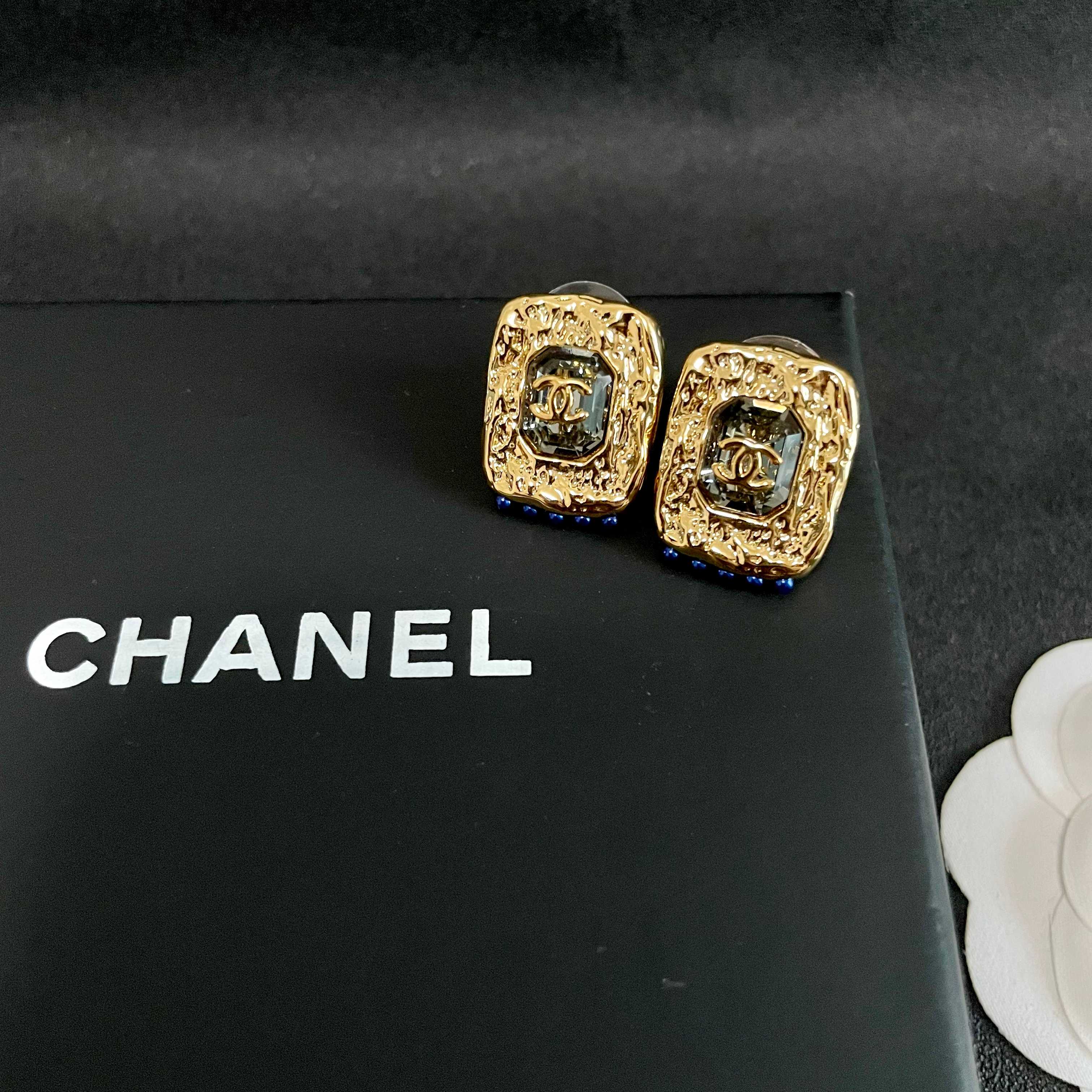 Chanel香奈儿 中古 耳钉👀小香家的款式真心无需多介绍😘🎶每一款都超好看，精致大方，非常显气质